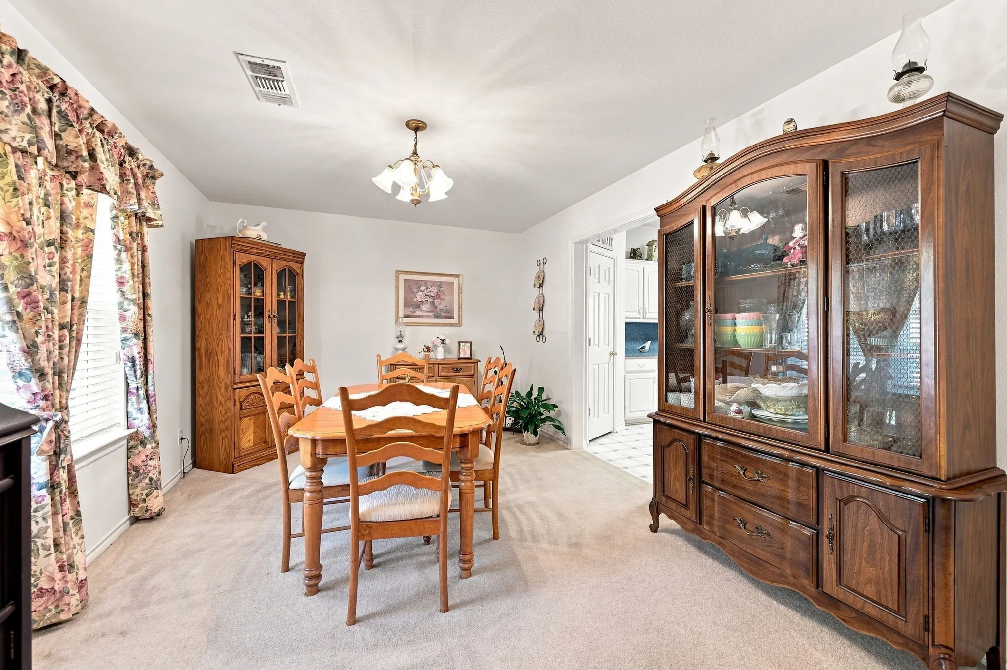 Single Family Residence For Sale in Ellis County , 706 Georgetown Road, Ovilla, Texas 75154, 3 Bedroom, 2 Bathroom, 2 Garage spaces, 1,926 Sqft, built in 1999, mls#21379427, Real Estate Agent in Ovilla, Homes For Sale in Ellis county, Homes For Sale in Ovilla, Realtor in Ovilla Texas, Real Estate Brokerage Independent Realty Texas, Luminita Cordes Realtor