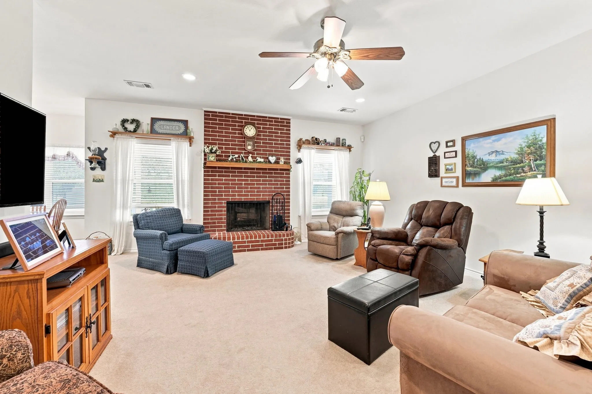 Single Family Residence For Sale in Ellis County , 706 Georgetown Road, Ovilla, Texas 75154, 3 Bedroom, 2 Bathroom, 2 Garage spaces, 1,926 Sqft, built in 1999, mls#21379427, Real Estate Agent in Ovilla, Homes For Sale in Ellis county, Homes For Sale in Ovilla, Realtor in Ovilla Texas, Real Estate Brokerage Independent Realty Texas, Luminita Cordes Realtor