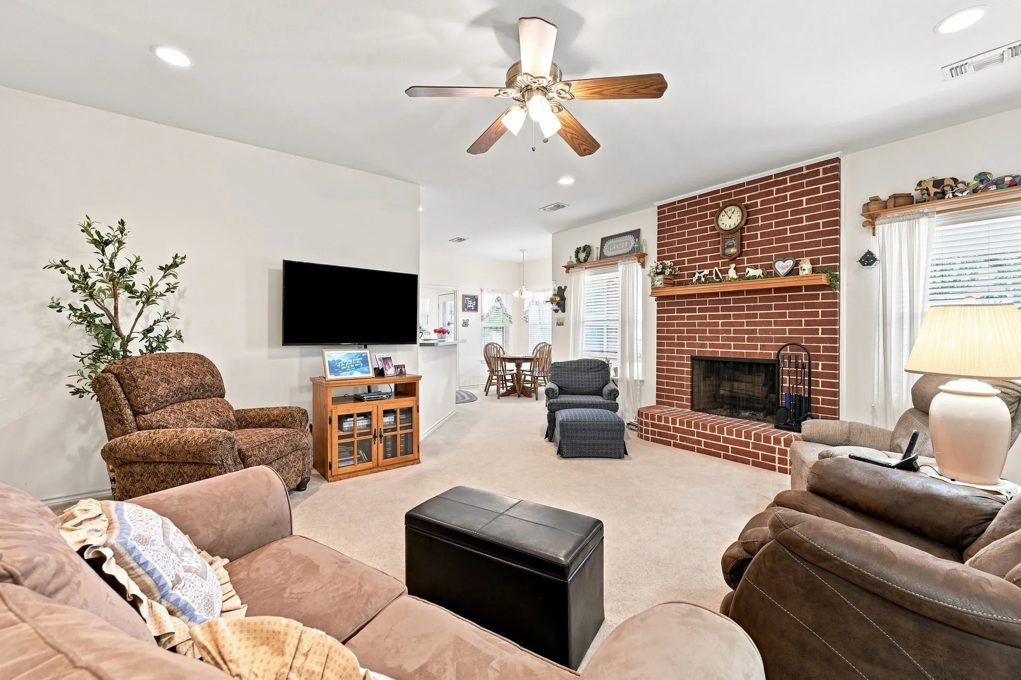 Single Family Residence For Sale in Ellis County , 706 Georgetown Road, Ovilla, Texas 75154, 3 Bedroom, 2 Bathroom, 2 Garage spaces, 1,926 Sqft, built in 1999, mls#21379427, Real Estate Agent in Ovilla, Homes For Sale in Ellis county, Homes For Sale in Ovilla, Realtor in Ovilla Texas, Real Estate Brokerage Independent Realty Texas, Luminita Cordes Realtor