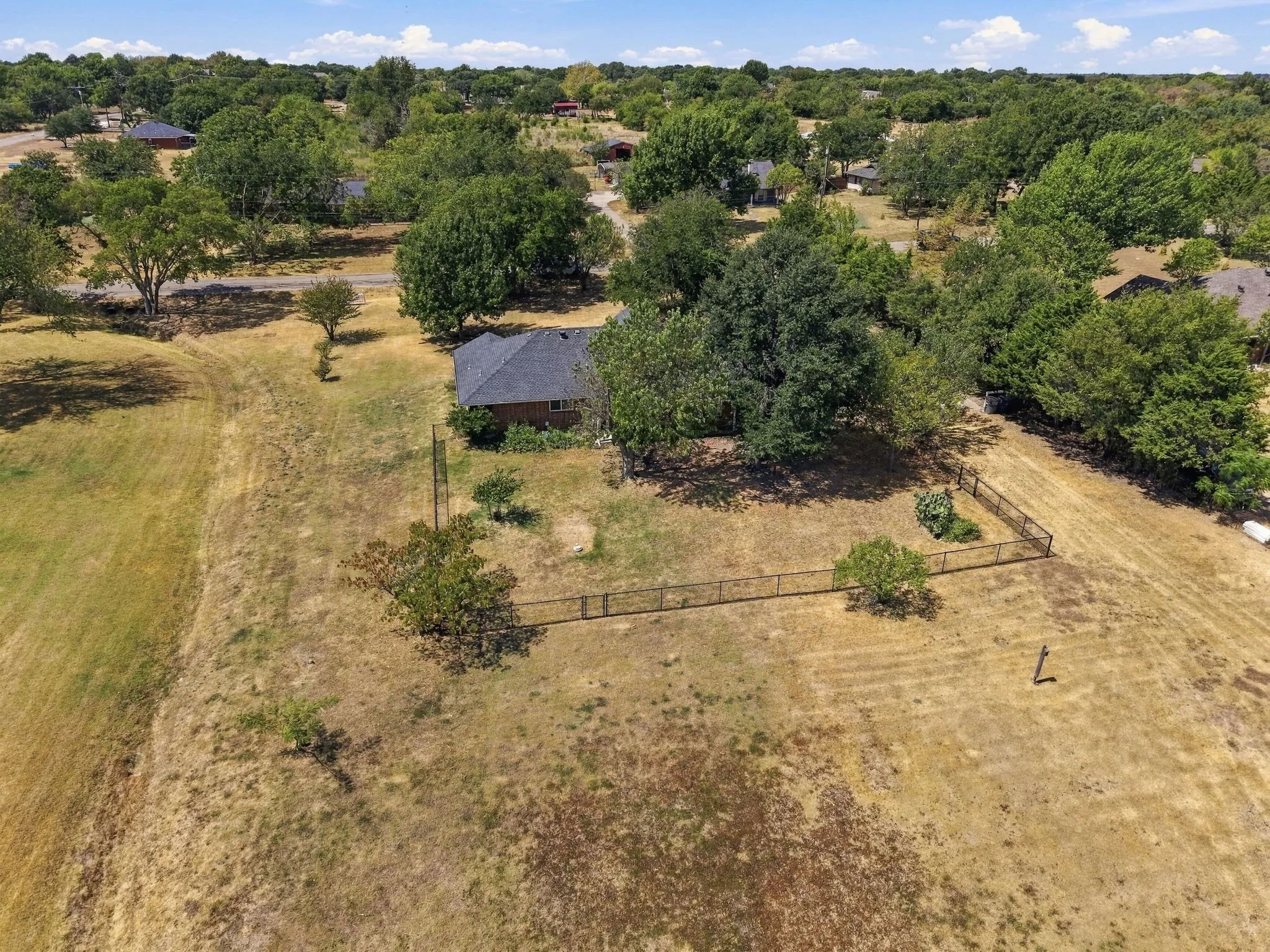 Single Family Residence For Sale in Ellis County , 706 Georgetown Road, Ovilla, Texas 75154, 3 Bedroom, 2 Bathroom, 2 Garage spaces, 1,926 Sqft, built in 1999, mls#21379427, Real Estate Agent in Ovilla, Homes For Sale in Ellis county, Homes For Sale in Ovilla, Realtor in Ovilla Texas, Real Estate Brokerage Independent Realty Texas, Luminita Cordes Realtor
