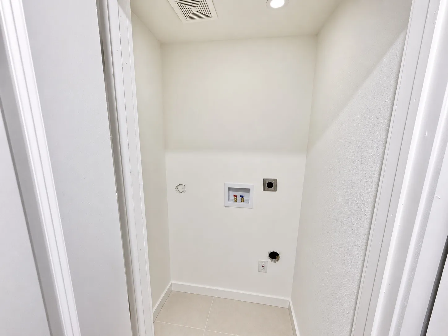 Single Family Residence For Sale in Dallas County , 5231 Beeman Avenue, Dallas, Texas 75223, 3 Bedroom, 2 Bathroom, Garage spaces, 1,084 Sqft, built in 1927, mls#21379922, Real Estate Agent in Dallas, Homes For Sale in Dallas county, Homes For Sale in Dallas, Realtor in Dallas Texas, Real Estate Brokerage Independent Realty Texas, Luminita Cordes Realtor