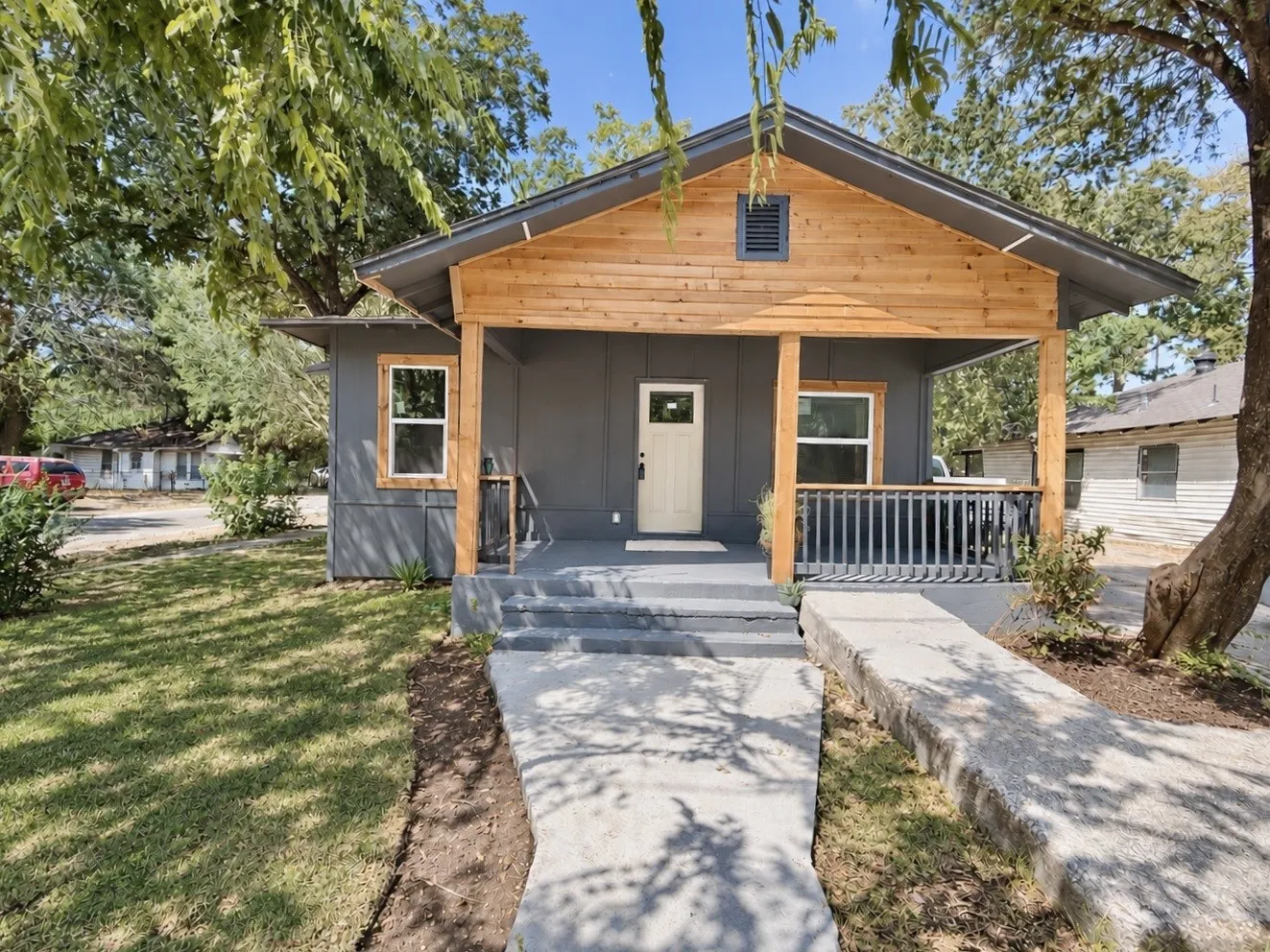 Single Family Residence For Sale in Dallas County , 5231 Beeman Avenue, Dallas, Texas 75223, 3 Bedroom, 2 Bathroom, Garage spaces, 1,084 Sqft, built in 1927, mls#21379922, Real Estate Agent in Dallas, Homes For Sale in Dallas county, Homes For Sale in Dallas, Realtor in Dallas Texas, Real Estate Brokerage Independent Realty Texas, Luminita Cordes Realtor