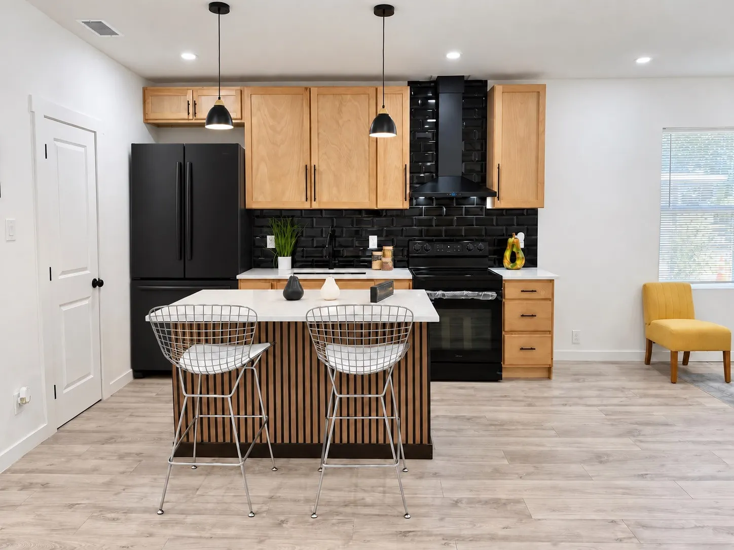 Single Family Residence For Sale in Dallas County , 5231 Beeman Avenue, Dallas, Texas 75223, 3 Bedroom, 2 Bathroom, Garage spaces, 1,084 Sqft, built in 1927, mls#21379922, Real Estate Agent in Dallas, Homes For Sale in Dallas county, Homes For Sale in Dallas, Realtor in Dallas Texas, Real Estate Brokerage Independent Realty Texas, Luminita Cordes Realtor