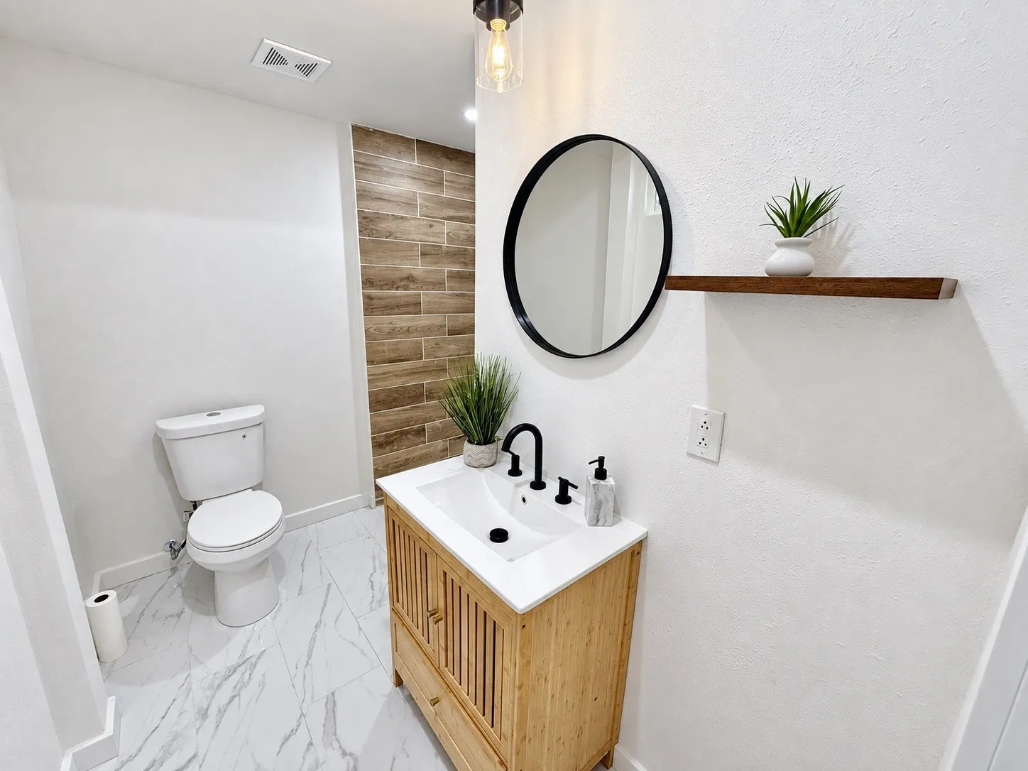 Single Family Residence For Sale in Dallas County , 5231 Beeman Avenue, Dallas, Texas 75223, 3 Bedroom, 2 Bathroom, Garage spaces, 1,084 Sqft, built in 1927, mls#21379922, Real Estate Agent in Dallas, Homes For Sale in Dallas county, Homes For Sale in Dallas, Realtor in Dallas Texas, Real Estate Brokerage Independent Realty Texas, Luminita Cordes Realtor