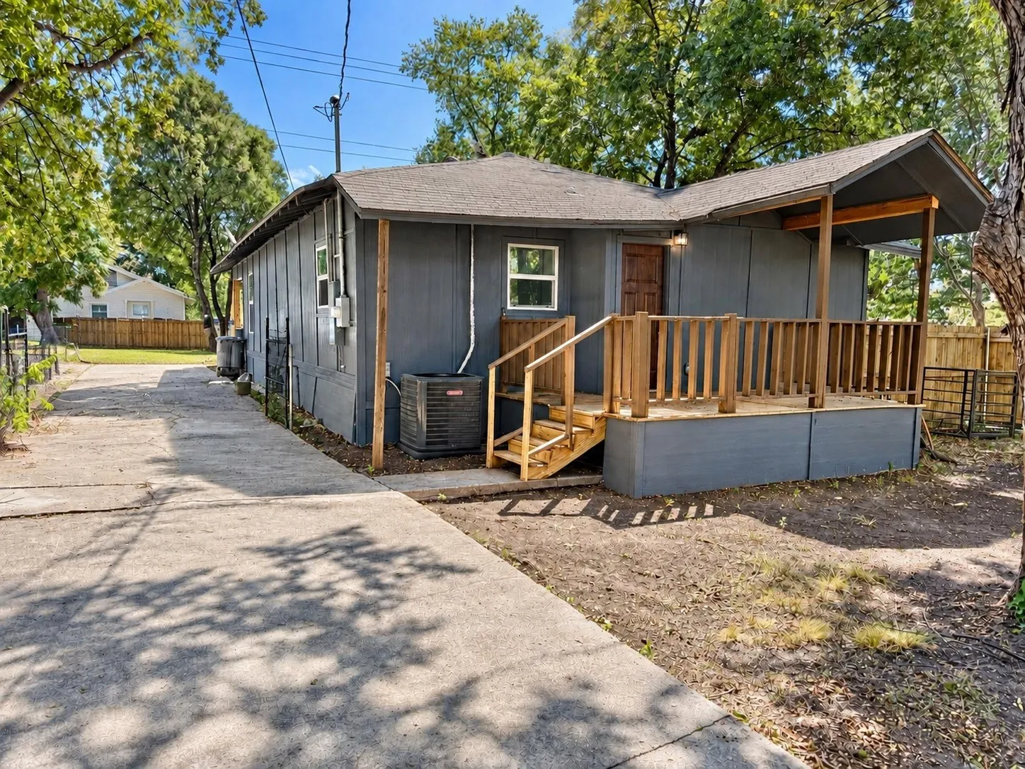 Single Family Residence For Sale in Dallas County , 5231 Beeman Avenue, Dallas, Texas 75223, 3 Bedroom, 2 Bathroom, Garage spaces, 1,084 Sqft, built in 1927, mls#21379922, Real Estate Agent in Dallas, Homes For Sale in Dallas county, Homes For Sale in Dallas, Realtor in Dallas Texas, Real Estate Brokerage Independent Realty Texas, Luminita Cordes Realtor
