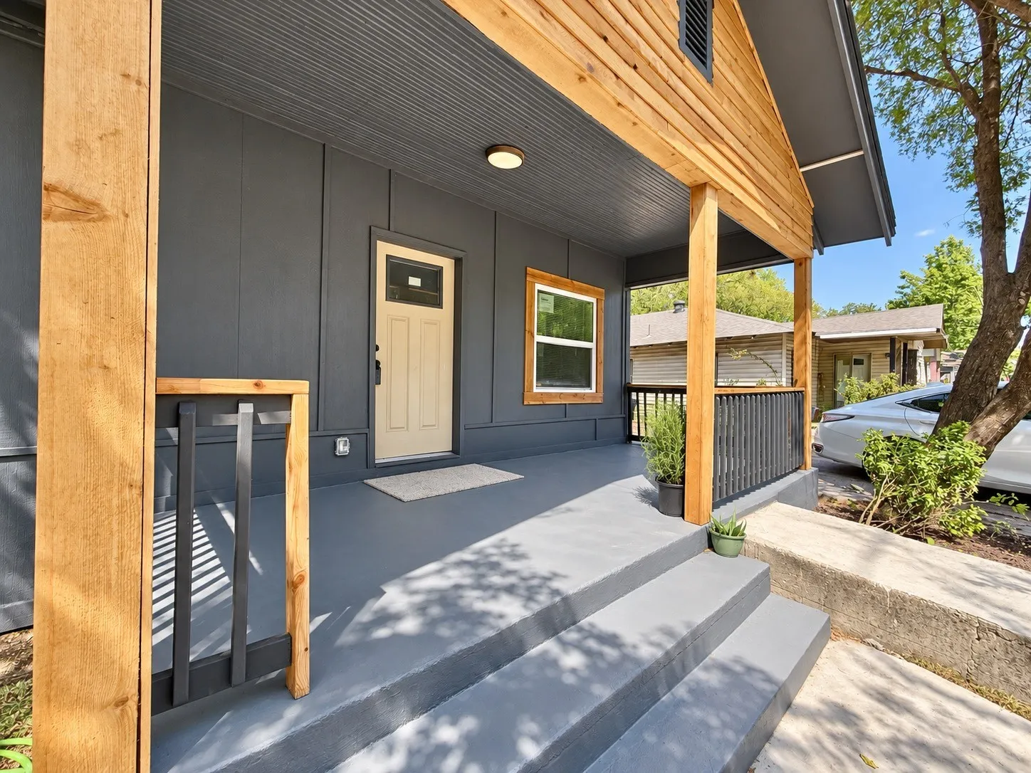 Single Family Residence For Sale in Dallas County , 5231 Beeman Avenue, Dallas, Texas 75223, 3 Bedroom, 2 Bathroom, Garage spaces, 1,084 Sqft, built in 1927, mls#21379922, Real Estate Agent in Dallas, Homes For Sale in Dallas county, Homes For Sale in Dallas, Realtor in Dallas Texas, Real Estate Brokerage Independent Realty Texas, Luminita Cordes Realtor