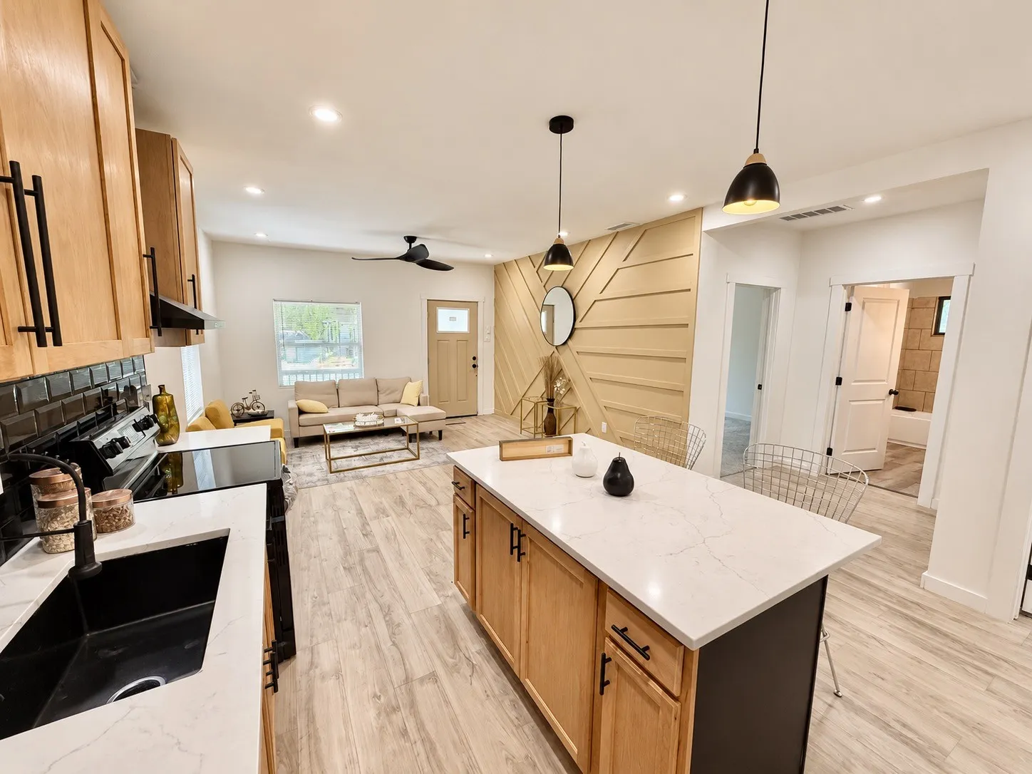 Single Family Residence For Sale in Dallas County , 5231 Beeman Avenue, Dallas, Texas 75223, 3 Bedroom, 2 Bathroom, Garage spaces, 1,084 Sqft, built in 1927, mls#21379922, Real Estate Agent in Dallas, Homes For Sale in Dallas county, Homes For Sale in Dallas, Realtor in Dallas Texas, Real Estate Brokerage Independent Realty Texas, Luminita Cordes Realtor