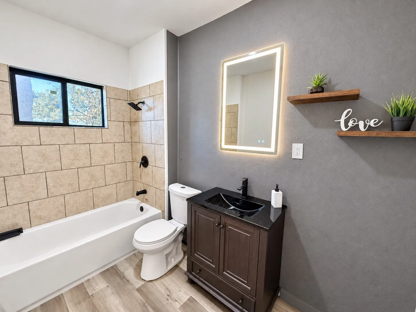 Single Family Residence For Sale in Dallas County , 5231 Beeman Avenue, Dallas, Texas 75223, 3 Bedroom, 2 Bathroom, Garage spaces, 1,084 Sqft, built in 1927, mls#21379922, Real Estate Agent in Dallas, Homes For Sale in Dallas county, Homes For Sale in Dallas, Realtor in Dallas Texas, Real Estate Brokerage Independent Realty Texas, Luminita Cordes Realtor