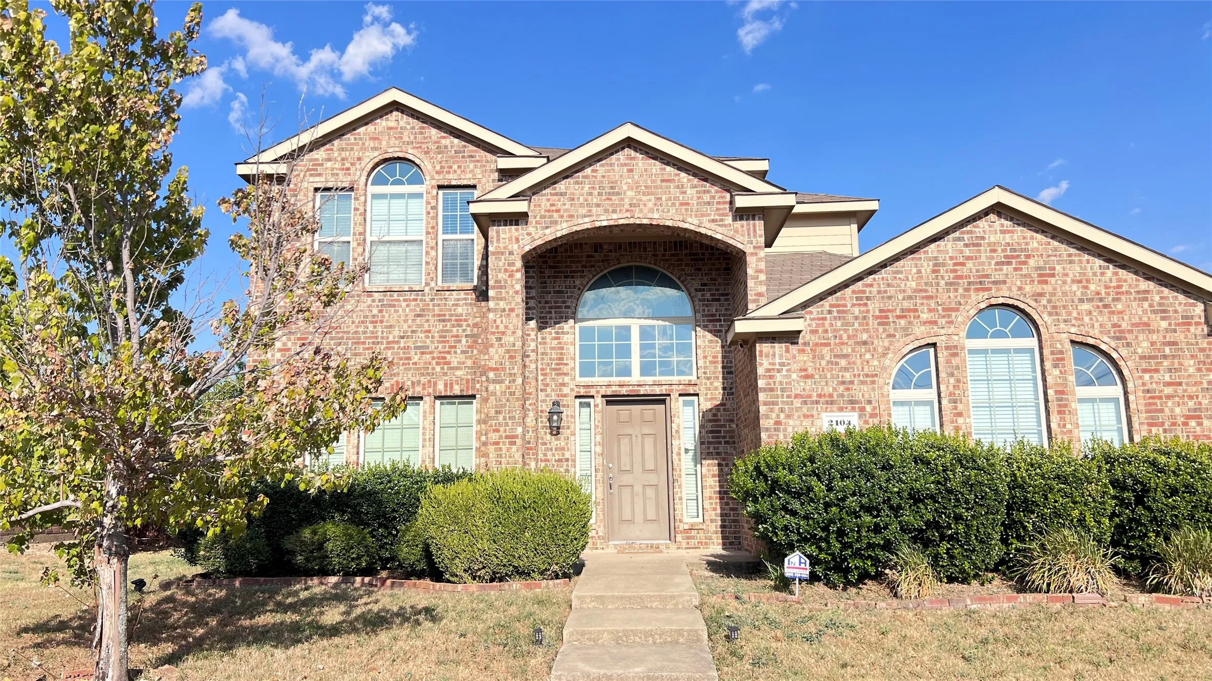 Single Family Residence For Sale in Dallas County , 2104 Stonewood Drive, Lancaster, Texas 75134, 3 Bedroom, 3 Bathroom, 2 Garage spaces, 2,240 Sqft, built in 2014, mls#21379935, Real Estate Agent in Lancaster, Homes For Sale in Dallas county, Homes For Sale in Lancaster, Realtor in Lancaster Texas, Real Estate Brokerage Independent Realty Texas, Luminita Cordes Realtor
