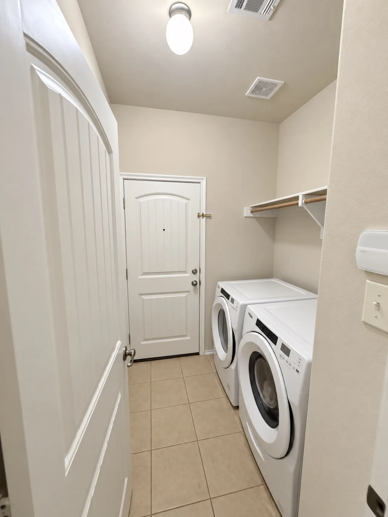 Single Family Residence For Sale in Dallas County , 2104 Stonewood Drive, Lancaster, Texas 75134, 3 Bedroom, 3 Bathroom, 2 Garage spaces, 2,240 Sqft, built in 2014, mls#21379935, Real Estate Agent in Lancaster, Homes For Sale in Dallas county, Homes For Sale in Lancaster, Realtor in Lancaster Texas, Real Estate Brokerage Independent Realty Texas, Luminita Cordes Realtor