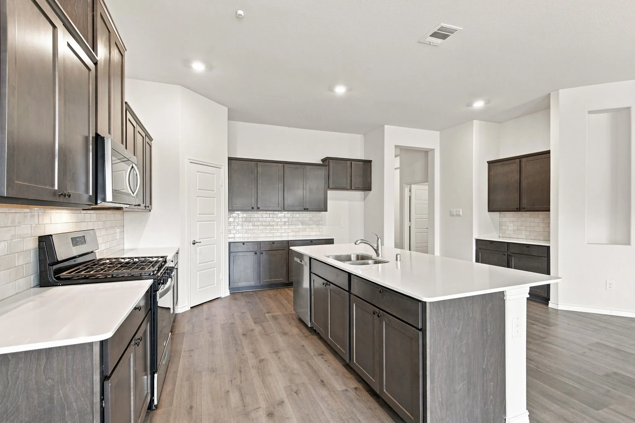 Single Family Residence For Sale in Denton County , 13409 Sueca Drive, Little Elm, Texas 75068, 4 Bedroom, 2 Bathroom, 2 Garage spaces, 2,033 Sqft, built in 2023, mls#21362024, Real Estate Agent in Little Elm, Homes For Sale in Denton county, Homes For Sale in Little Elm, Realtor in Little Elm Texas, Real Estate Brokerage Independent Realty Texas, Luminita Cordes Realtor