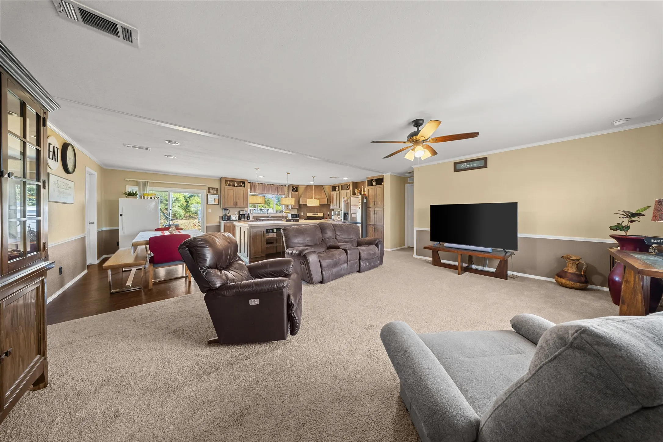 Mobile Home For Sale in Hunt County , 8379 Alice Circle, Quinlan, Texas 75474, 4 Bedroom, 3 Bathroom, 4 Garage spaces, 2,080 Sqft, built in 2017, mls#21378741, Real Estate Agent in Quinlan, Homes For Sale in Hunt county, Homes For Sale in Quinlan, Realtor in Quinlan Texas, Real Estate Brokerage Independent Realty Texas, Luminita Cordes Realtor