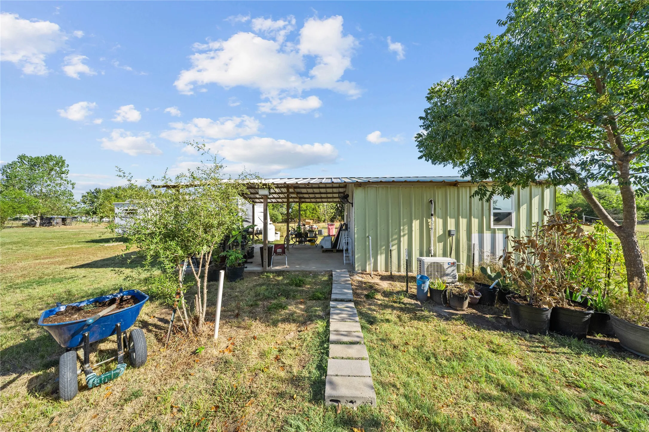 Mobile Home For Sale in Hunt County , 8379 Alice Circle, Quinlan, Texas 75474, 4 Bedroom, 3 Bathroom, 4 Garage spaces, 2,080 Sqft, built in 2017, mls#21378741, Real Estate Agent in Quinlan, Homes For Sale in Hunt county, Homes For Sale in Quinlan, Realtor in Quinlan Texas, Real Estate Brokerage Independent Realty Texas, Luminita Cordes Realtor