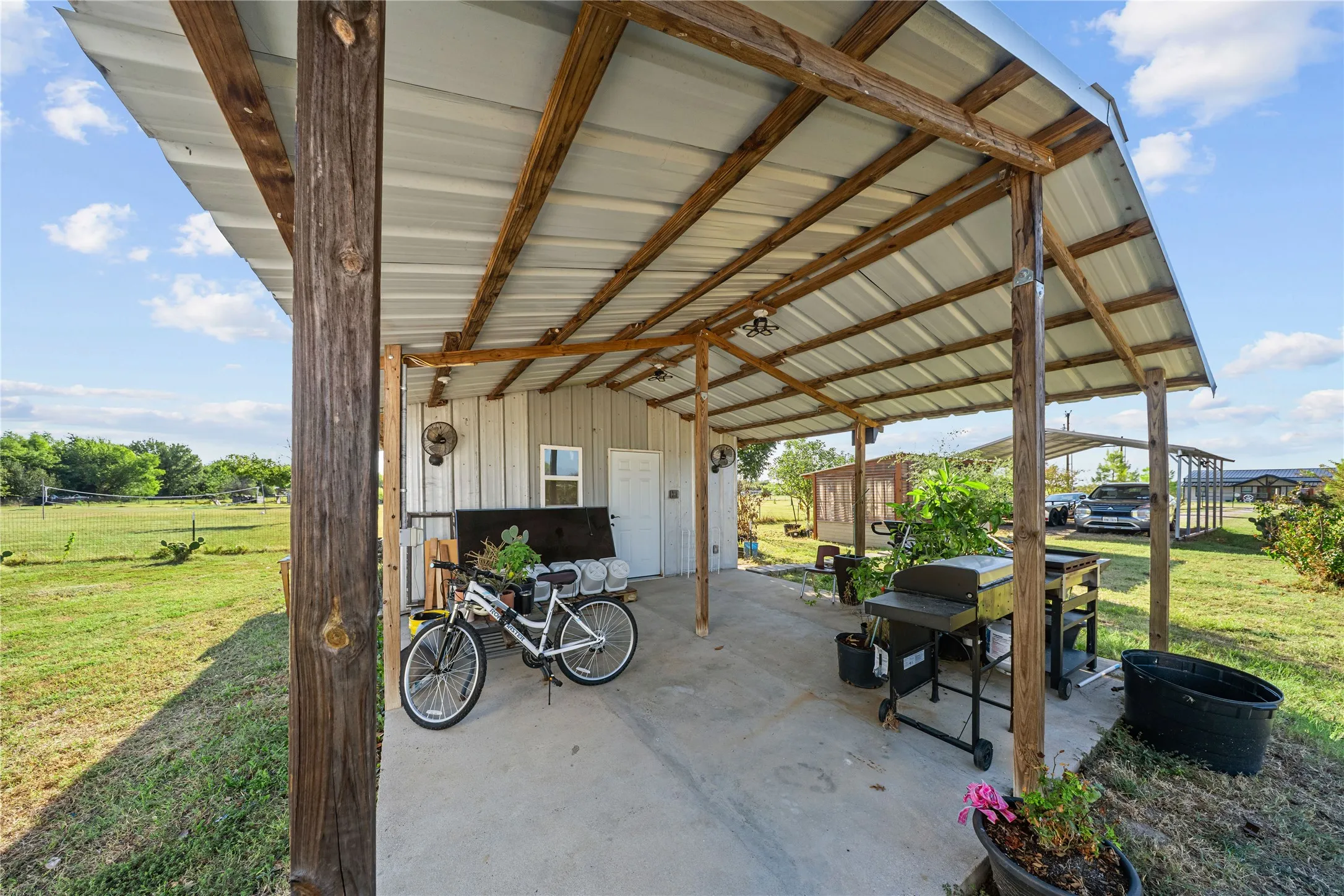 Mobile Home For Sale in Hunt County , 8379 Alice Circle, Quinlan, Texas 75474, 4 Bedroom, 3 Bathroom, 4 Garage spaces, 2,080 Sqft, built in 2017, mls#21378741, Real Estate Agent in Quinlan, Homes For Sale in Hunt county, Homes For Sale in Quinlan, Realtor in Quinlan Texas, Real Estate Brokerage Independent Realty Texas, Luminita Cordes Realtor