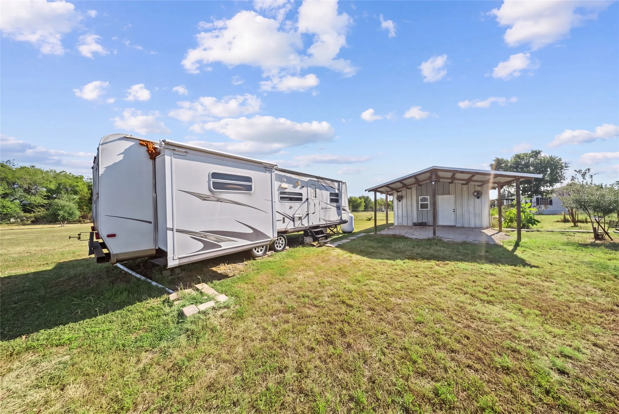 Mobile Home For Sale in Hunt County , 8379 Alice Circle, Quinlan, Texas 75474, 4 Bedroom, 3 Bathroom, 4 Garage spaces, 2,080 Sqft, built in 2017, mls#21378741, Real Estate Agent in Quinlan, Homes For Sale in Hunt county, Homes For Sale in Quinlan, Realtor in Quinlan Texas, Real Estate Brokerage Independent Realty Texas, Luminita Cordes Realtor