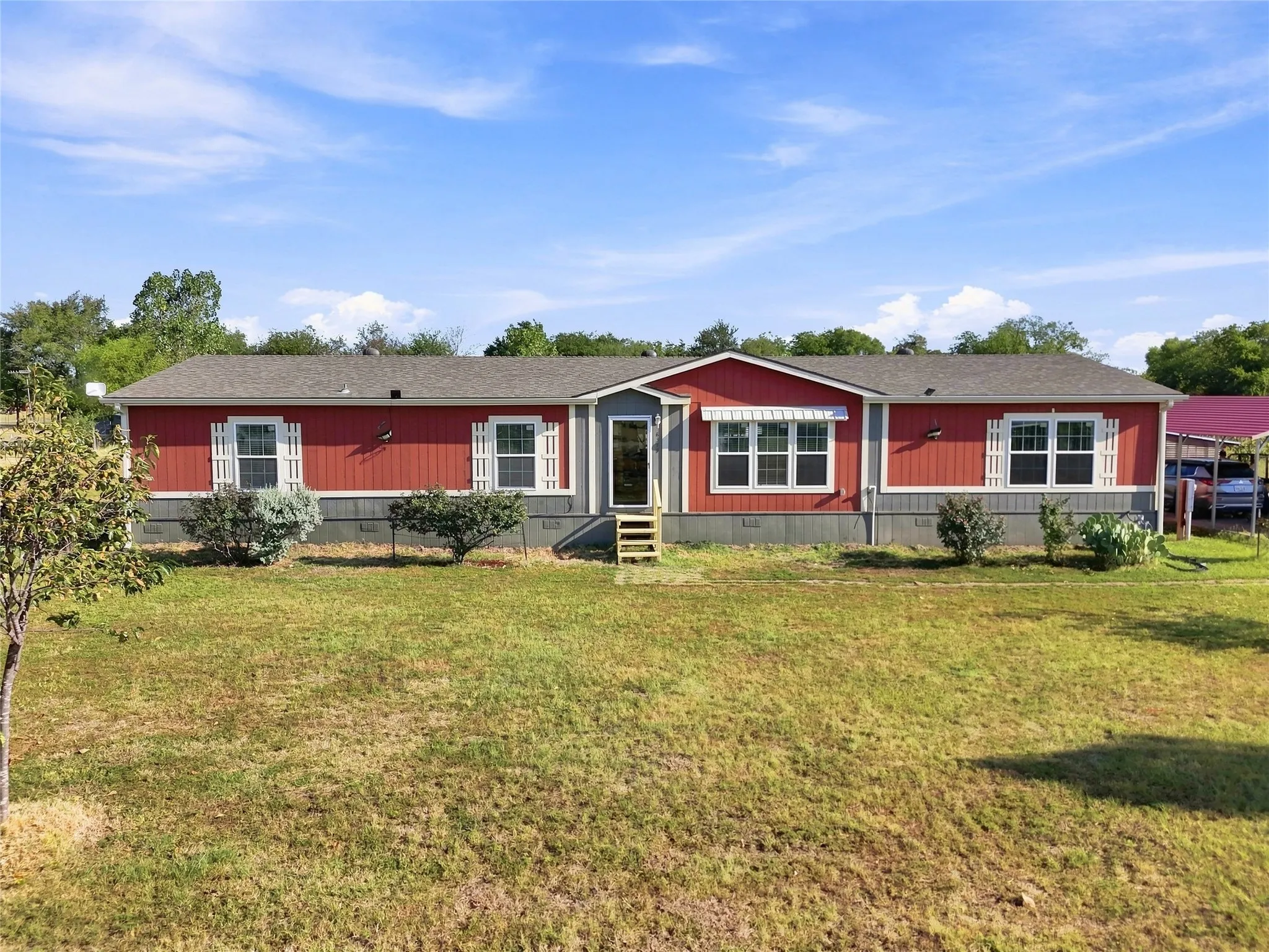 Mobile Home For Sale in Hunt County , 8379 Alice Circle, Quinlan, Texas 75474, 4 Bedroom, 3 Bathroom, 4 Garage spaces, 2,080 Sqft, built in 2017, mls#21378741, Real Estate Agent in Quinlan, Homes For Sale in Hunt county, Homes For Sale in Quinlan, Realtor in Quinlan Texas, Real Estate Brokerage Independent Realty Texas, Luminita Cordes Realtor