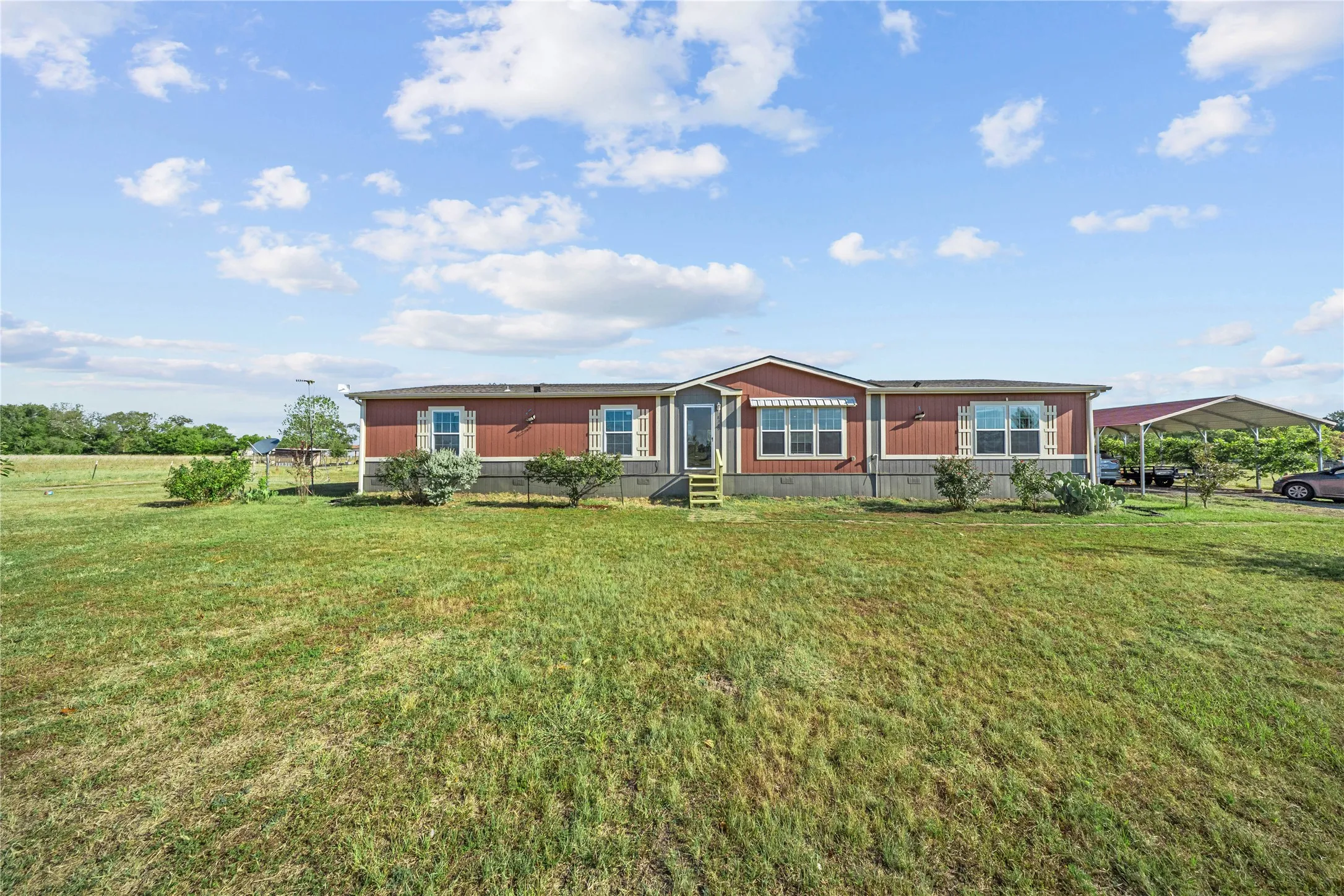 Mobile Home For Sale in Hunt County , 8379 Alice Circle, Quinlan, Texas 75474, 4 Bedroom, 3 Bathroom, 4 Garage spaces, 2,080 Sqft, built in 2017, mls#21378741, Real Estate Agent in Quinlan, Homes For Sale in Hunt county, Homes For Sale in Quinlan, Realtor in Quinlan Texas, Real Estate Brokerage Independent Realty Texas, Luminita Cordes Realtor