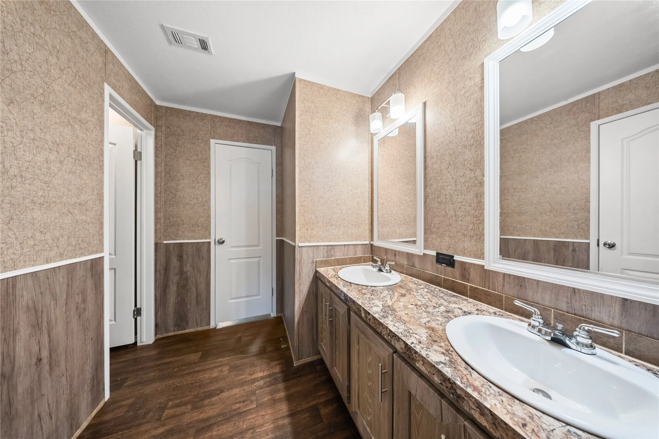 Mobile Home For Sale in Hunt County , 8379 Alice Circle, Quinlan, Texas 75474, 4 Bedroom, 3 Bathroom, 4 Garage spaces, 2,080 Sqft, built in 2017, mls#21378741, Real Estate Agent in Quinlan, Homes For Sale in Hunt county, Homes For Sale in Quinlan, Realtor in Quinlan Texas, Real Estate Brokerage Independent Realty Texas, Luminita Cordes Realtor