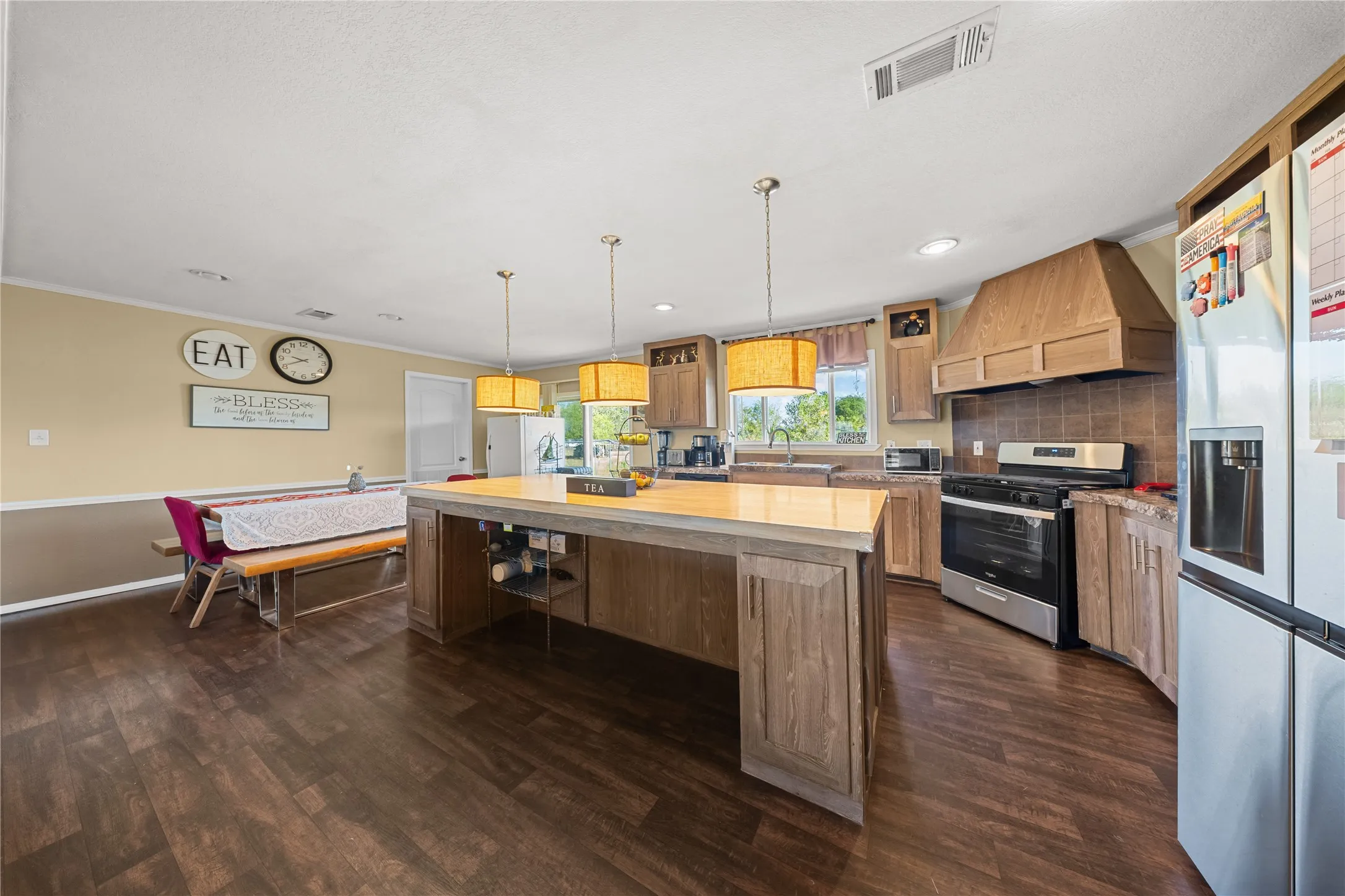 Mobile Home For Sale in Hunt County , 8379 Alice Circle, Quinlan, Texas 75474, 4 Bedroom, 3 Bathroom, 4 Garage spaces, 2,080 Sqft, built in 2017, mls#21378741, Real Estate Agent in Quinlan, Homes For Sale in Hunt county, Homes For Sale in Quinlan, Realtor in Quinlan Texas, Real Estate Brokerage Independent Realty Texas, Luminita Cordes Realtor