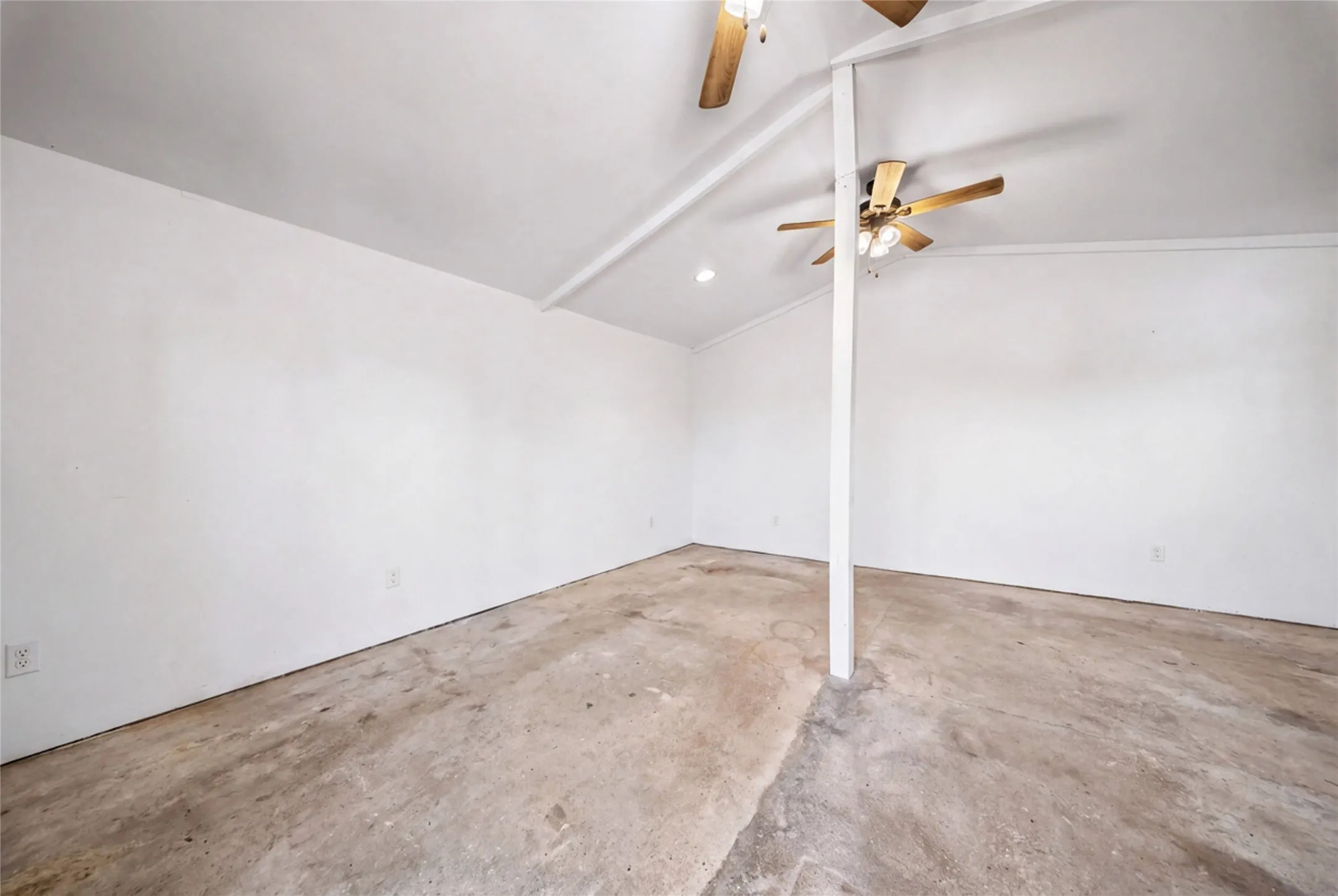 Mobile Home For Sale in Hunt County , 8379 Alice Circle, Quinlan, Texas 75474, 4 Bedroom, 3 Bathroom, 4 Garage spaces, 2,080 Sqft, built in 2017, mls#21378741, Real Estate Agent in Quinlan, Homes For Sale in Hunt county, Homes For Sale in Quinlan, Realtor in Quinlan Texas, Real Estate Brokerage Independent Realty Texas, Luminita Cordes Realtor