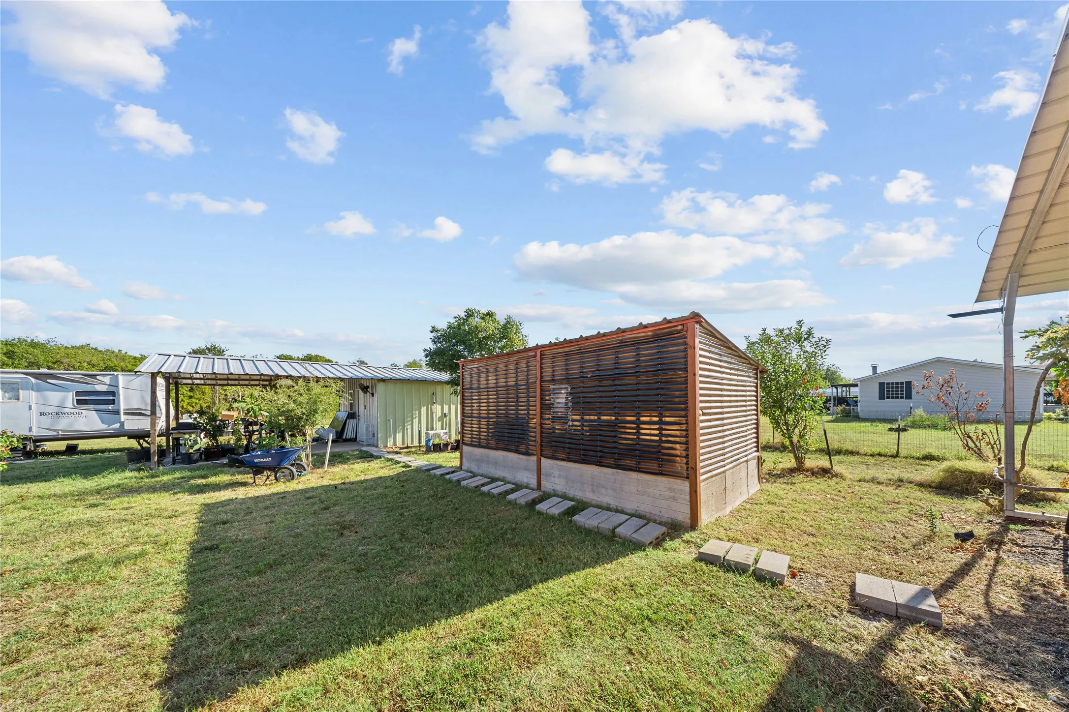 Mobile Home For Sale in Hunt County , 8379 Alice Circle, Quinlan, Texas 75474, 4 Bedroom, 3 Bathroom, 4 Garage spaces, 2,080 Sqft, built in 2017, mls#21378741, Real Estate Agent in Quinlan, Homes For Sale in Hunt county, Homes For Sale in Quinlan, Realtor in Quinlan Texas, Real Estate Brokerage Independent Realty Texas, Luminita Cordes Realtor
