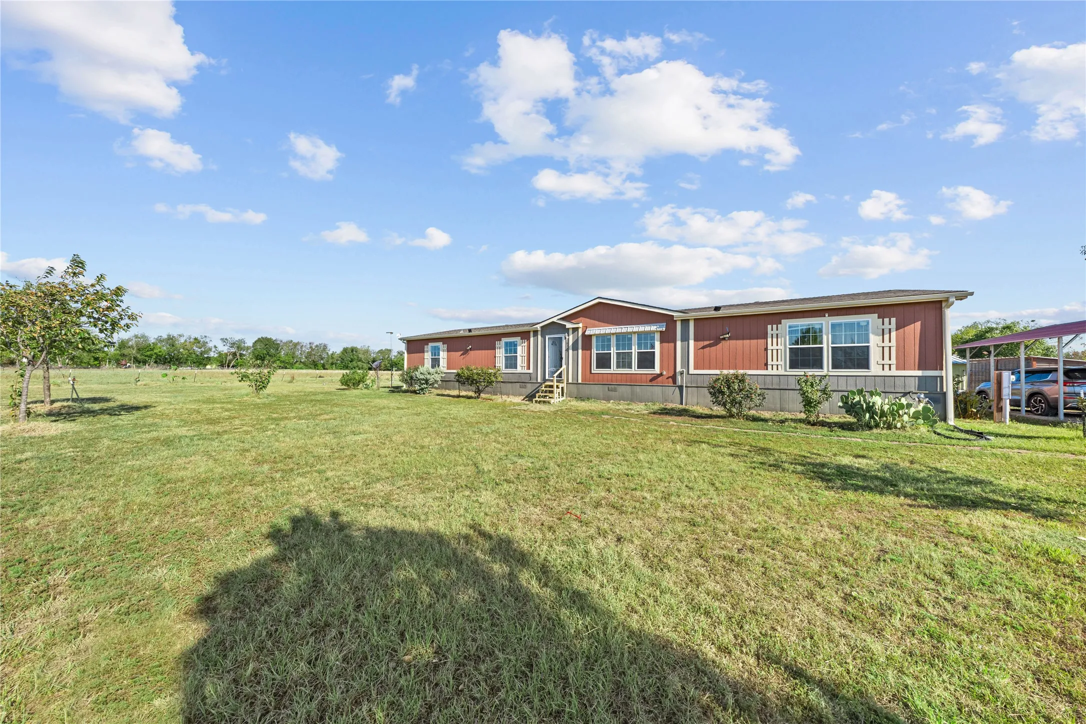 Mobile Home For Sale in Hunt County , 8379 Alice Circle, Quinlan, Texas 75474, 4 Bedroom, 3 Bathroom, 4 Garage spaces, 2,080 Sqft, built in 2017, mls#21378741, Real Estate Agent in Quinlan, Homes For Sale in Hunt county, Homes For Sale in Quinlan, Realtor in Quinlan Texas, Real Estate Brokerage Independent Realty Texas, Luminita Cordes Realtor