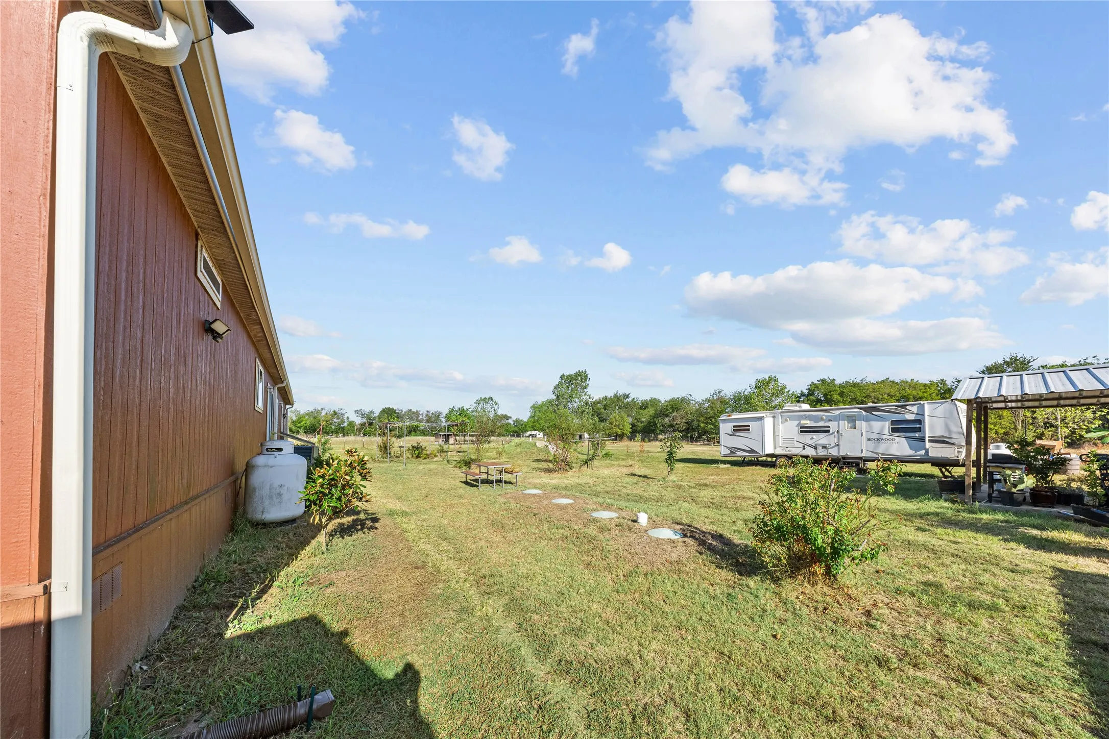 Mobile Home For Sale in Hunt County , 8379 Alice Circle, Quinlan, Texas 75474, 4 Bedroom, 3 Bathroom, 4 Garage spaces, 2,080 Sqft, built in 2017, mls#21378741, Real Estate Agent in Quinlan, Homes For Sale in Hunt county, Homes For Sale in Quinlan, Realtor in Quinlan Texas, Real Estate Brokerage Independent Realty Texas, Luminita Cordes Realtor