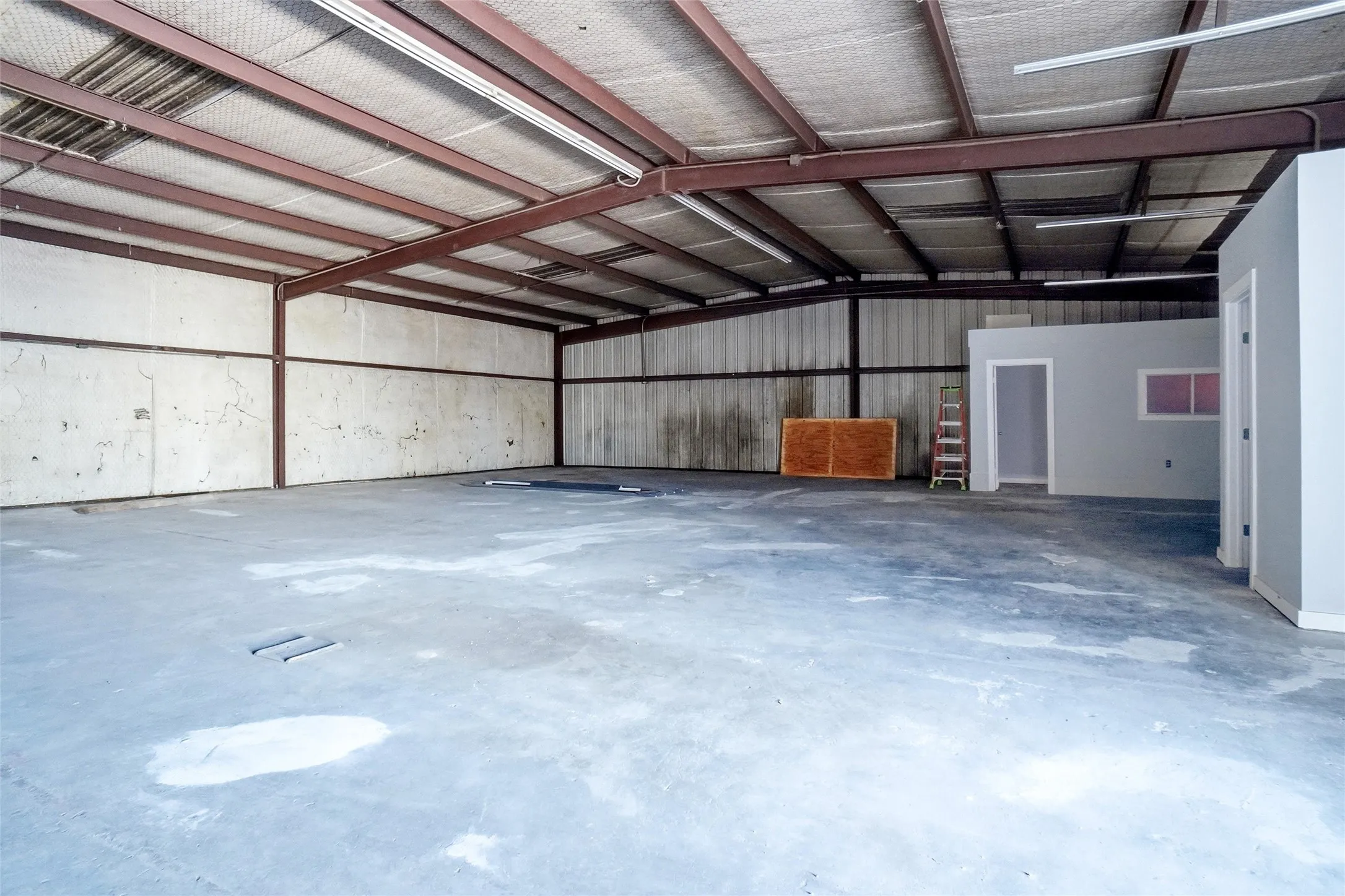 Industrial For Rent in Dallas County , 742 Dalworth Drive 300, Mesquite, Texas 75149, 0, 0, Garage spaces, 2,500 Sqft, built in 1980, mls#21320100, Real Estate Agent in Mesquite, Homes For Rent in Dallas county, Homes For Rent in Mesquite, Realtor in Mesquite Texas, Real Estate Brokerage Independent Realty Texas, Luminita Cordes Realtor