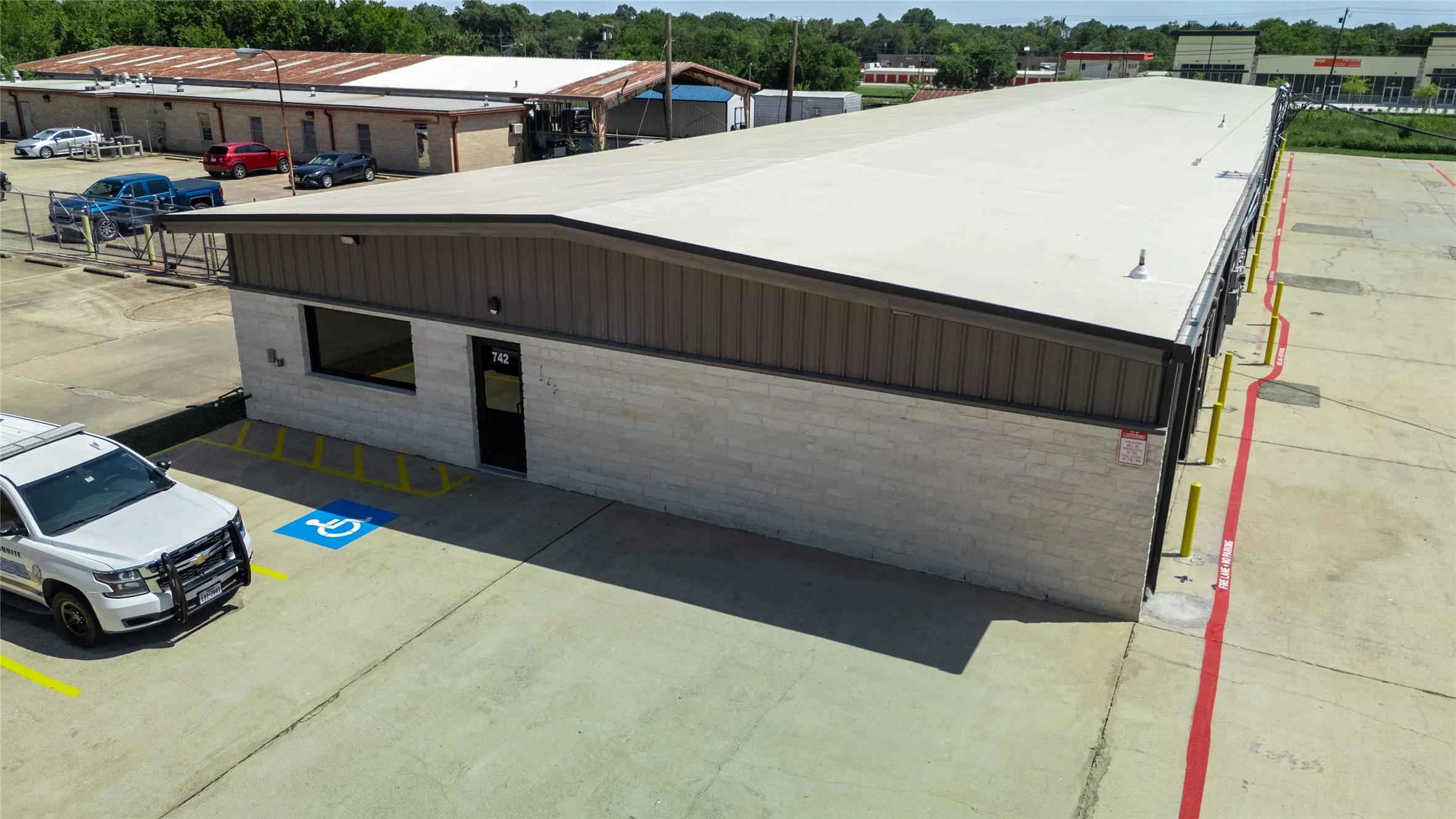 Industrial For Rent in Dallas County , 742 Dalworth Drive 200, Mesquite, Texas 75149, 0, 0, Garage spaces, 2,500 Sqft, built in 1980, mls#21320093, Real Estate Agent in Mesquite, Homes For Rent in Dallas county, Homes For Rent in Mesquite, Realtor in Mesquite Texas, Real Estate Brokerage Independent Realty Texas, Luminita Cordes Realtor
