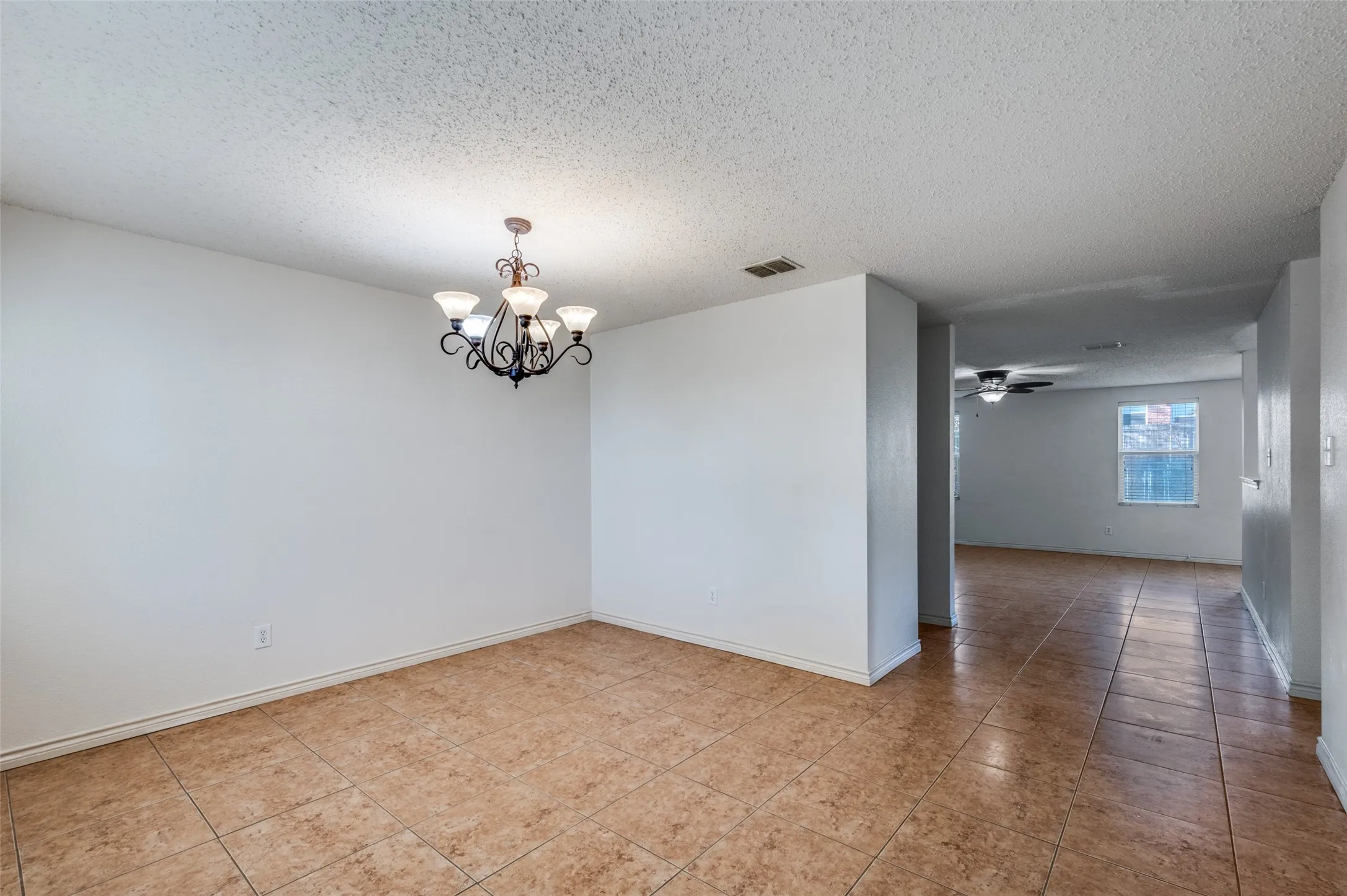 Single Family Residence For Rent in Tarrant County , 8402 Olivia Meadow Drive, Arlington, Texas 76002, 4 Bedroom, 3 Bathroom, 2 Garage spaces, 2,606 Sqft, built in 2005, mls#21379943, Real Estate Agent in Arlington, Homes For Rent in Tarrant county, Homes For Rent in Arlington, Realtor in Arlington Texas, Real Estate Brokerage Independent Realty Texas, Luminita Cordes Realtor
