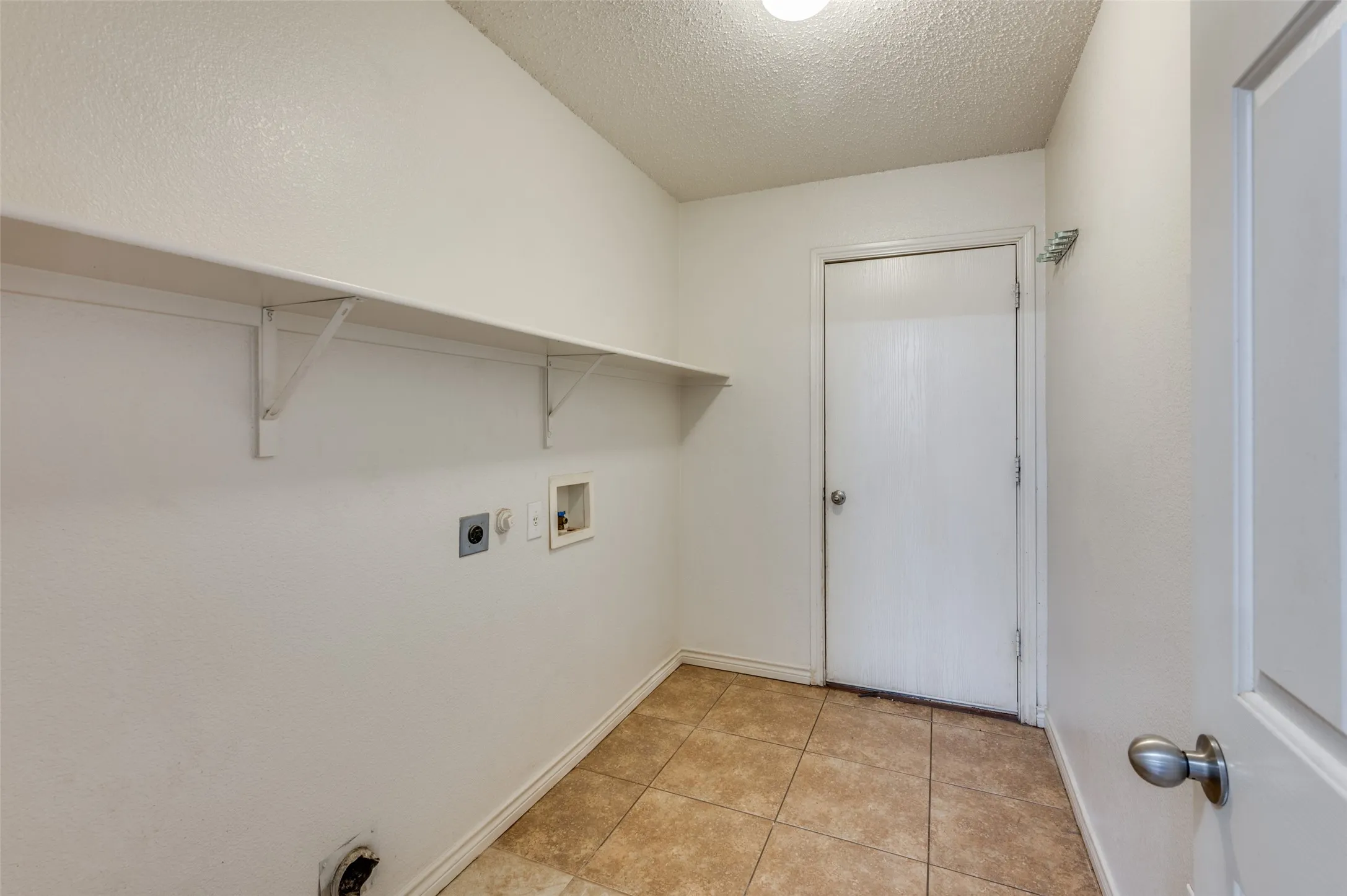 Single Family Residence For Rent in Tarrant County , 8402 Olivia Meadow Drive, Arlington, Texas 76002, 4 Bedroom, 3 Bathroom, 2 Garage spaces, 2,606 Sqft, built in 2005, mls#21379943, Real Estate Agent in Arlington, Homes For Rent in Tarrant county, Homes For Rent in Arlington, Realtor in Arlington Texas, Real Estate Brokerage Independent Realty Texas, Luminita Cordes Realtor