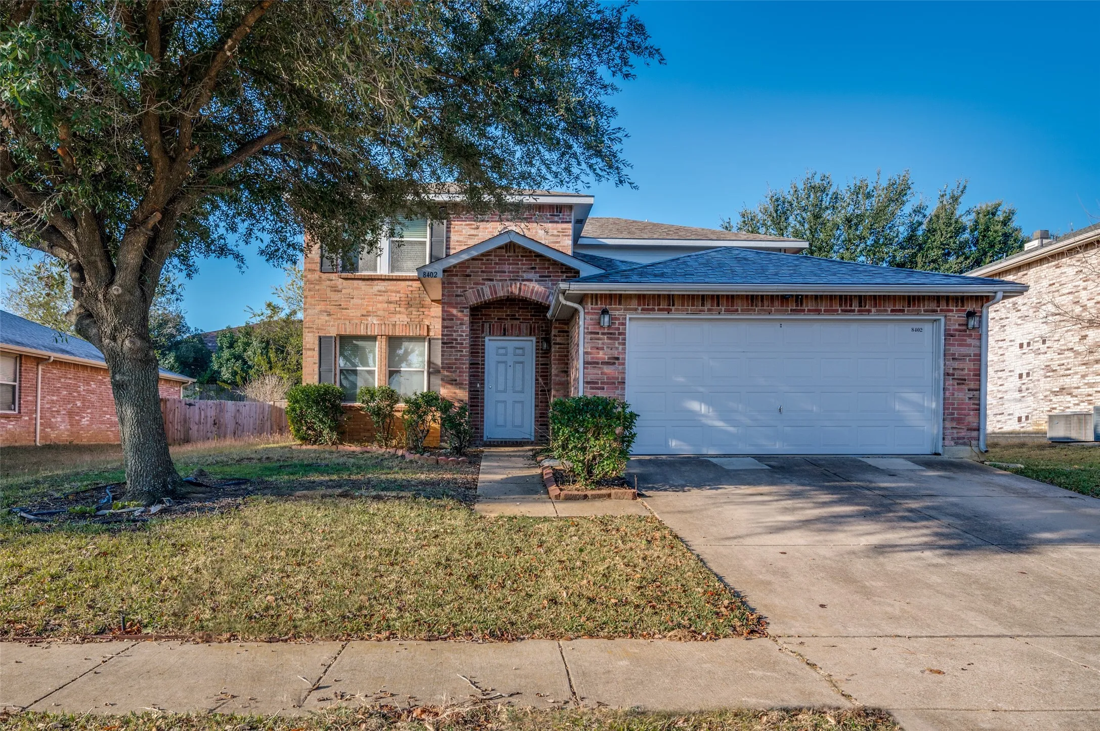 Single Family Residence For Rent in Tarrant County , 8402 Olivia Meadow Drive, Arlington, Texas 76002, 4 Bedroom, 3 Bathroom, 2 Garage spaces, 2,606 Sqft, built in 2005, mls#21379943, Real Estate Agent in Arlington, Homes For Rent in Tarrant county, Homes For Rent in Arlington, Realtor in Arlington Texas, Real Estate Brokerage Independent Realty Texas, Luminita Cordes Realtor