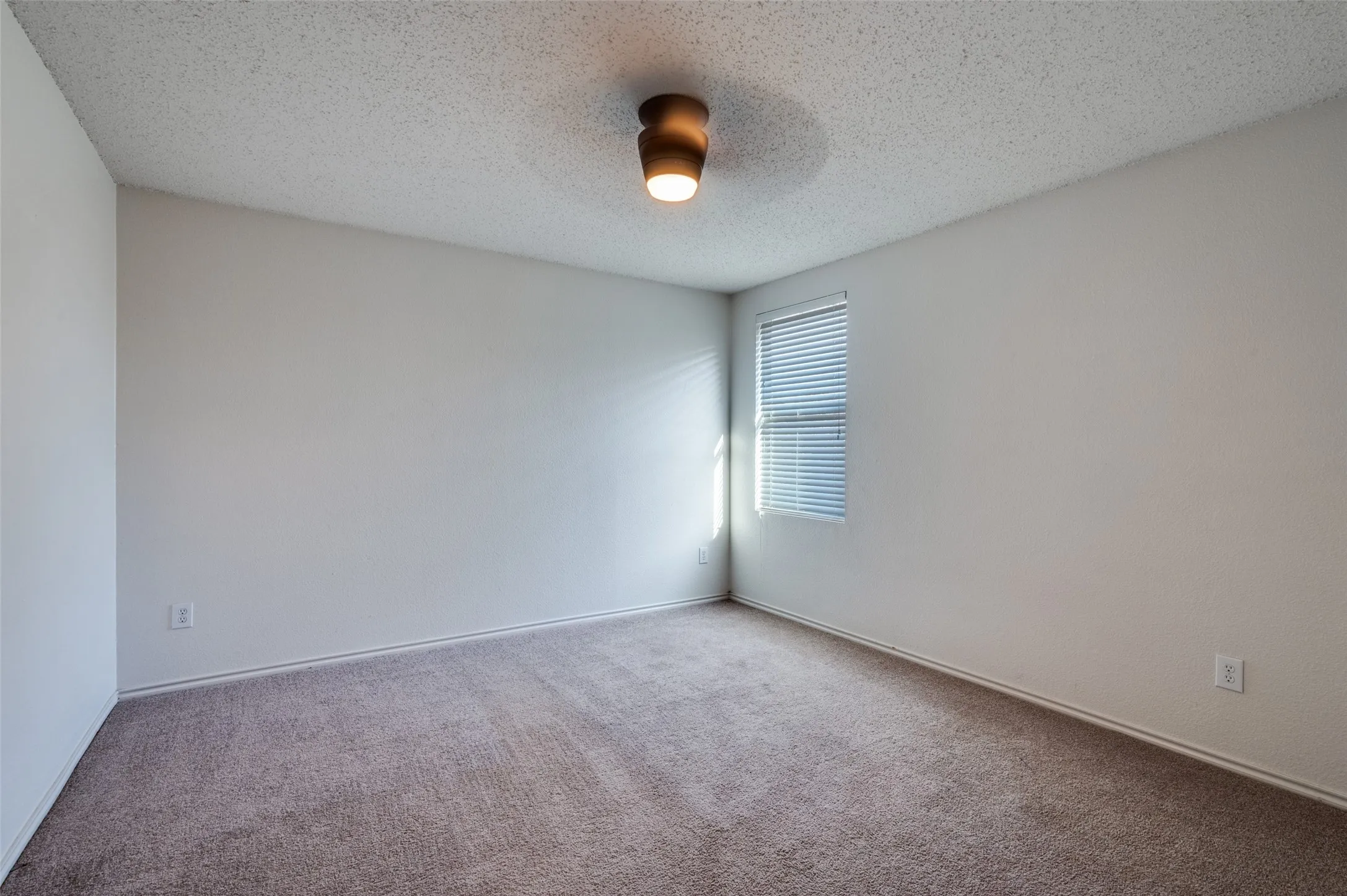 Single Family Residence For Rent in Tarrant County , 8402 Olivia Meadow Drive, Arlington, Texas 76002, 4 Bedroom, 3 Bathroom, 2 Garage spaces, 2,606 Sqft, built in 2005, mls#21379943, Real Estate Agent in Arlington, Homes For Rent in Tarrant county, Homes For Rent in Arlington, Realtor in Arlington Texas, Real Estate Brokerage Independent Realty Texas, Luminita Cordes Realtor