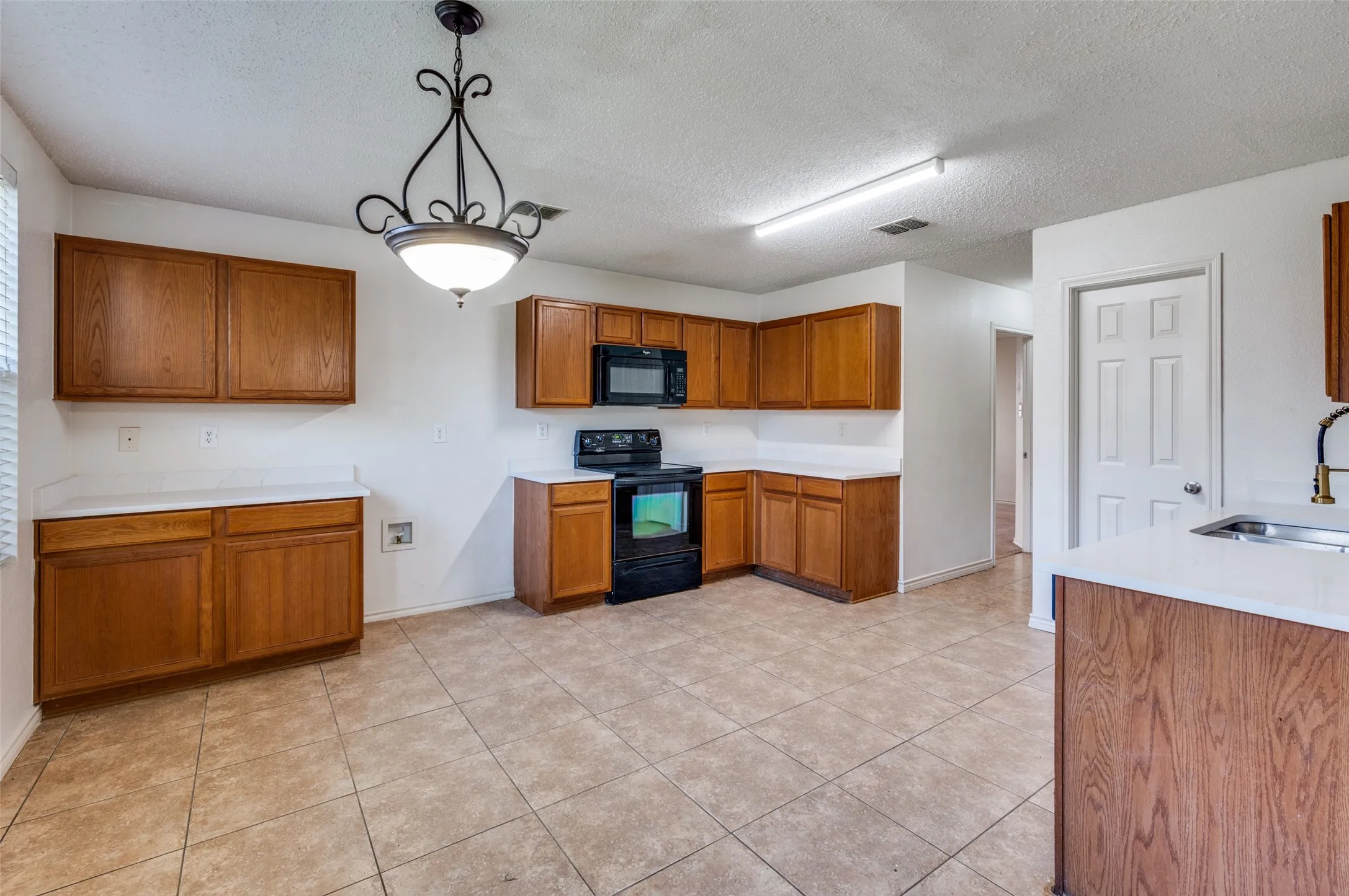 Single Family Residence For Rent in Tarrant County , 8402 Olivia Meadow Drive, Arlington, Texas 76002, 4 Bedroom, 3 Bathroom, 2 Garage spaces, 2,606 Sqft, built in 2005, mls#21379943, Real Estate Agent in Arlington, Homes For Rent in Tarrant county, Homes For Rent in Arlington, Realtor in Arlington Texas, Real Estate Brokerage Independent Realty Texas, Luminita Cordes Realtor