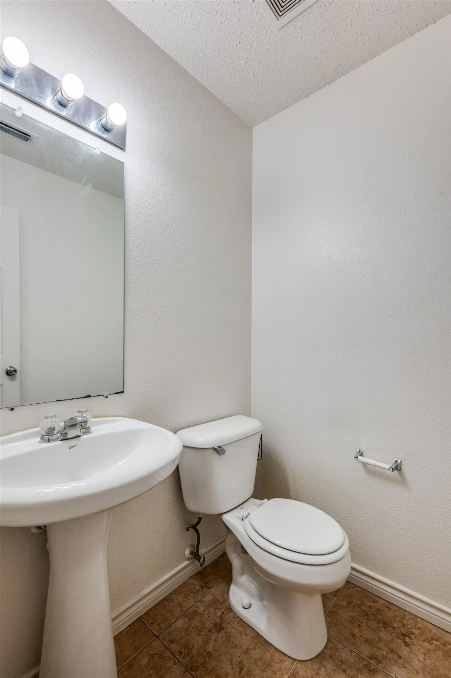 Single Family Residence For Rent in Tarrant County , 8402 Olivia Meadow Drive, Arlington, Texas 76002, 4 Bedroom, 3 Bathroom, 2 Garage spaces, 2,606 Sqft, built in 2005, mls#21379943, Real Estate Agent in Arlington, Homes For Rent in Tarrant county, Homes For Rent in Arlington, Realtor in Arlington Texas, Real Estate Brokerage Independent Realty Texas, Luminita Cordes Realtor