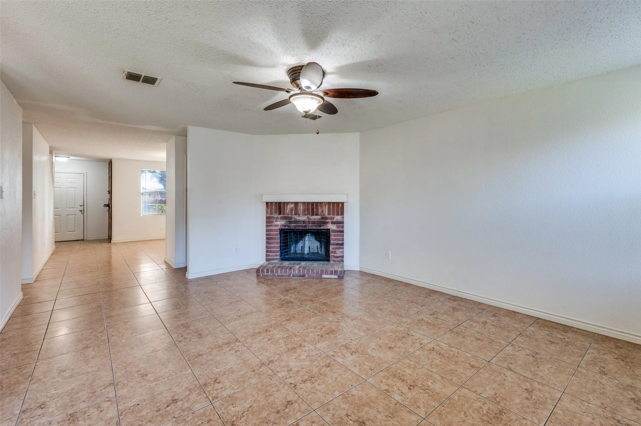 Single Family Residence For Rent in Tarrant County , 8402 Olivia Meadow Drive, Arlington, Texas 76002, 4 Bedroom, 3 Bathroom, 2 Garage spaces, 2,606 Sqft, built in 2005, mls#21379943, Real Estate Agent in Arlington, Homes For Rent in Tarrant county, Homes For Rent in Arlington, Realtor in Arlington Texas, Real Estate Brokerage Independent Realty Texas, Luminita Cordes Realtor