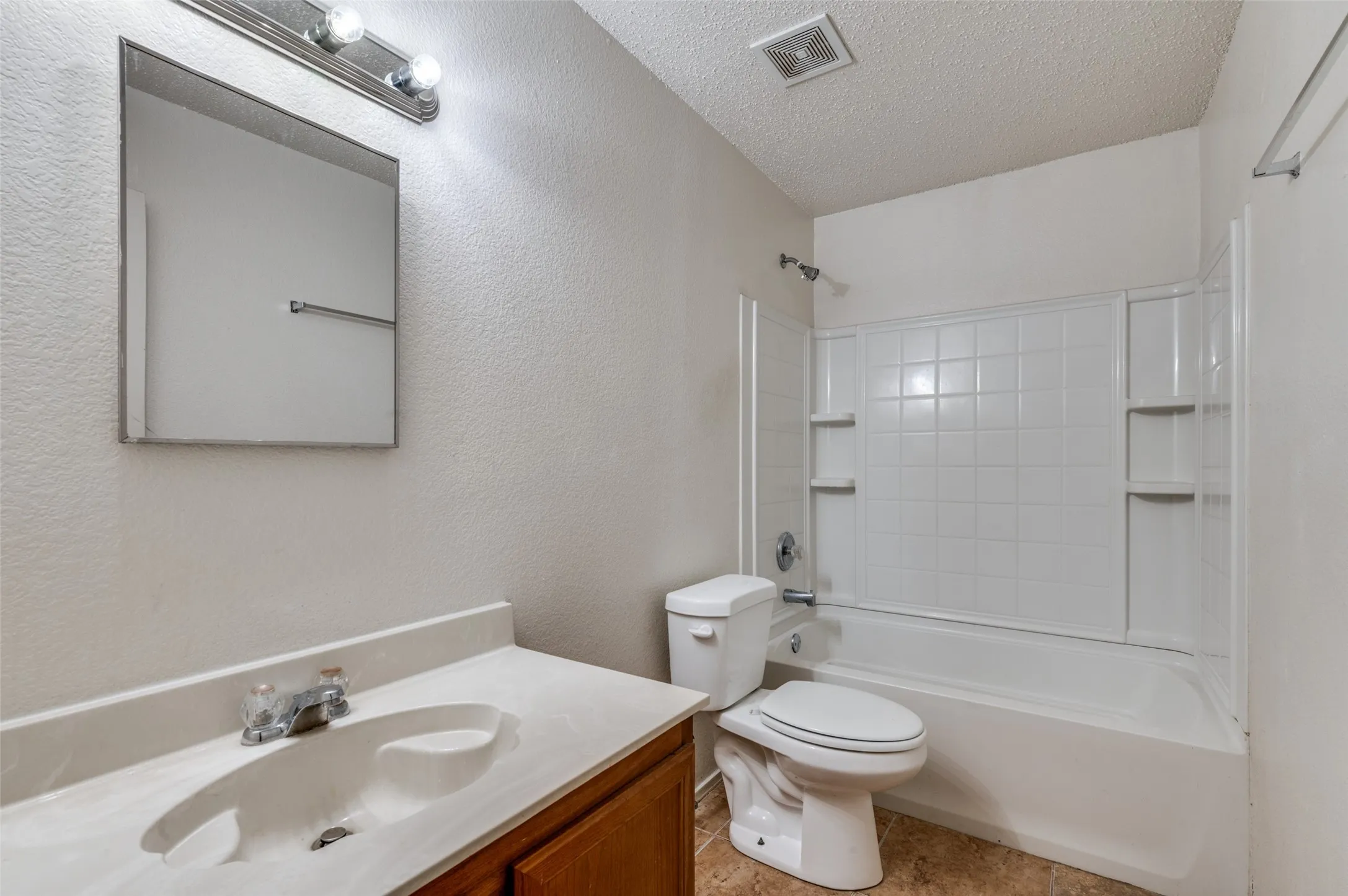 Single Family Residence For Rent in Tarrant County , 8402 Olivia Meadow Drive, Arlington, Texas 76002, 4 Bedroom, 3 Bathroom, 2 Garage spaces, 2,606 Sqft, built in 2005, mls#21379943, Real Estate Agent in Arlington, Homes For Rent in Tarrant county, Homes For Rent in Arlington, Realtor in Arlington Texas, Real Estate Brokerage Independent Realty Texas, Luminita Cordes Realtor