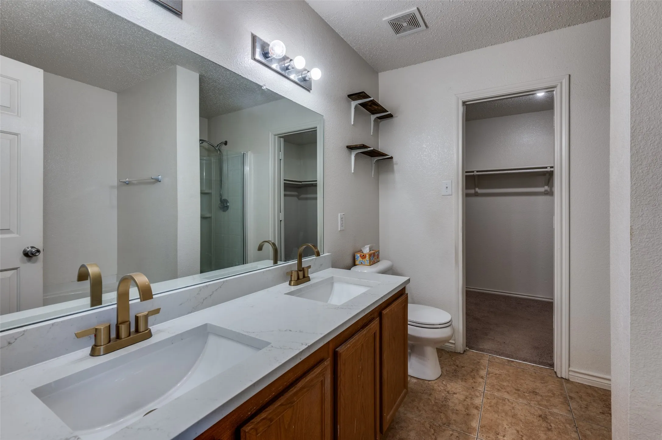 Single Family Residence For Rent in Tarrant County , 8402 Olivia Meadow Drive, Arlington, Texas 76002, 4 Bedroom, 3 Bathroom, 2 Garage spaces, 2,606 Sqft, built in 2005, mls#21379943, Real Estate Agent in Arlington, Homes For Rent in Tarrant county, Homes For Rent in Arlington, Realtor in Arlington Texas, Real Estate Brokerage Independent Realty Texas, Luminita Cordes Realtor