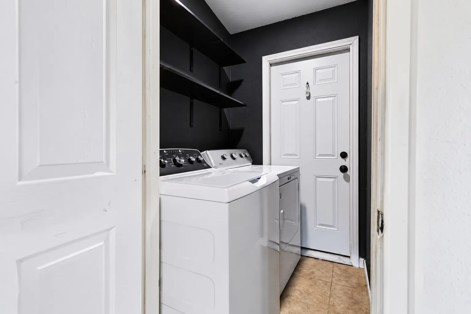 Single Family Residence For Sale in Dallas County , 804 Lilac Drive, Garland, Texas 75040, 3 Bedroom, 1 Bathroom, 1 Garage spaces, 1,272 Sqft, built in 1957, mls#21379315, Real Estate Agent in Garland, Homes For Sale in Dallas county, Homes For Sale in Garland, Realtor in Garland Texas, Real Estate Brokerage Independent Realty Texas, Luminita Cordes Realtor