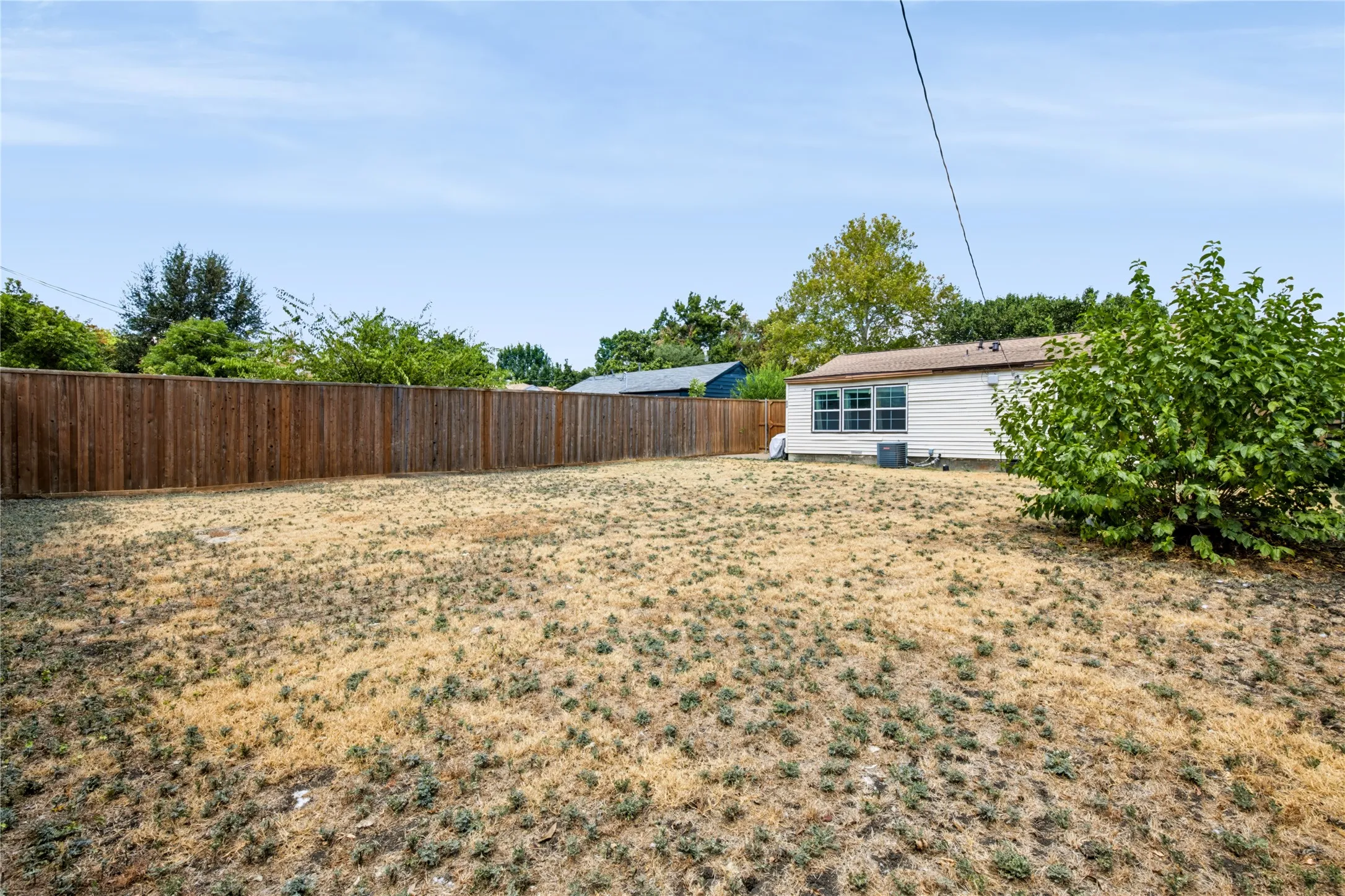 Single Family Residence For Sale in Dallas County , 804 Lilac Drive, Garland, Texas 75040, 3 Bedroom, 1 Bathroom, 1 Garage spaces, 1,272 Sqft, built in 1957, mls#21379315, Real Estate Agent in Garland, Homes For Sale in Dallas county, Homes For Sale in Garland, Realtor in Garland Texas, Real Estate Brokerage Independent Realty Texas, Luminita Cordes Realtor