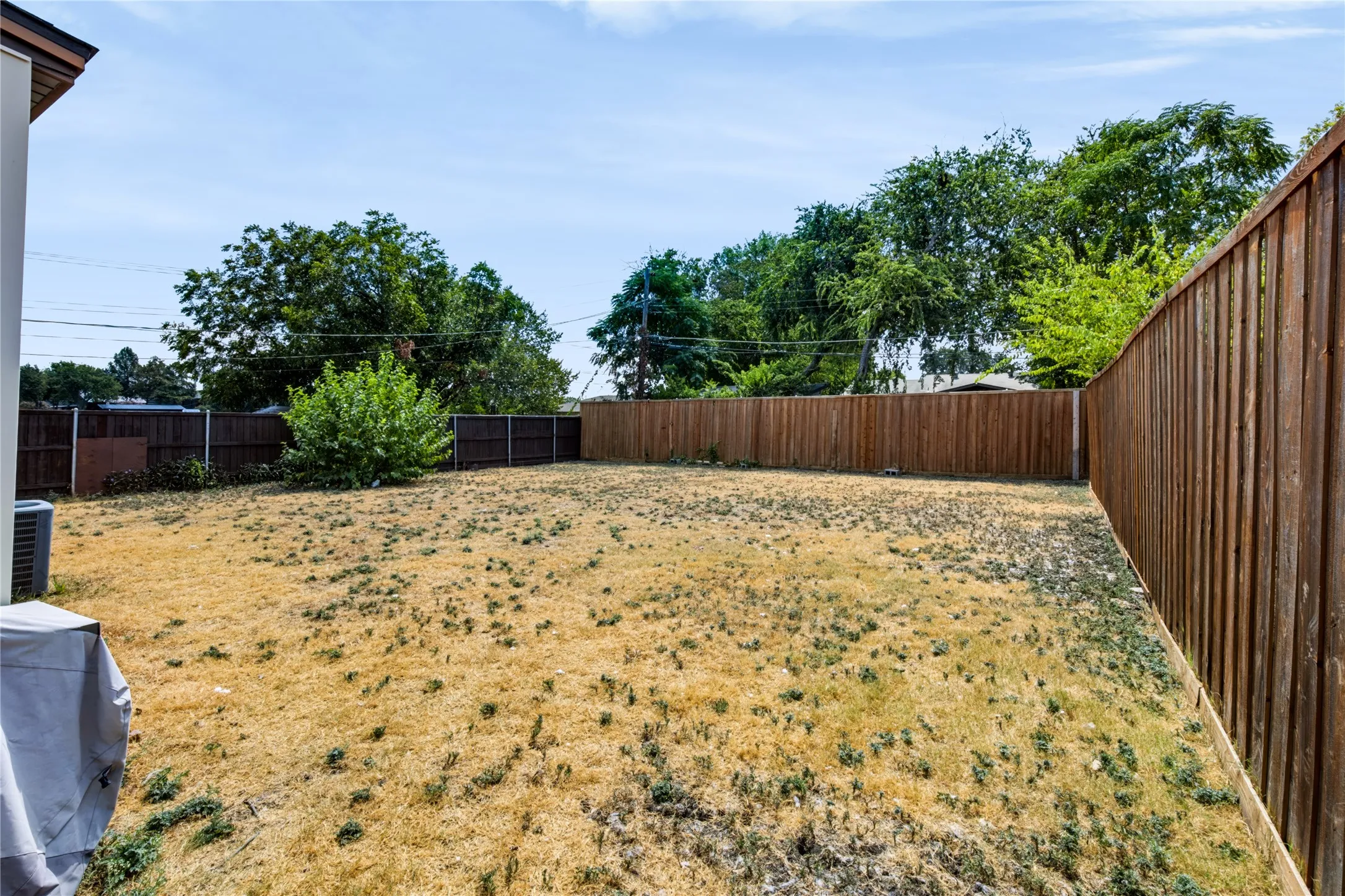 Single Family Residence For Sale in Dallas County , 804 Lilac Drive, Garland, Texas 75040, 3 Bedroom, 1 Bathroom, 1 Garage spaces, 1,272 Sqft, built in 1957, mls#21379315, Real Estate Agent in Garland, Homes For Sale in Dallas county, Homes For Sale in Garland, Realtor in Garland Texas, Real Estate Brokerage Independent Realty Texas, Luminita Cordes Realtor