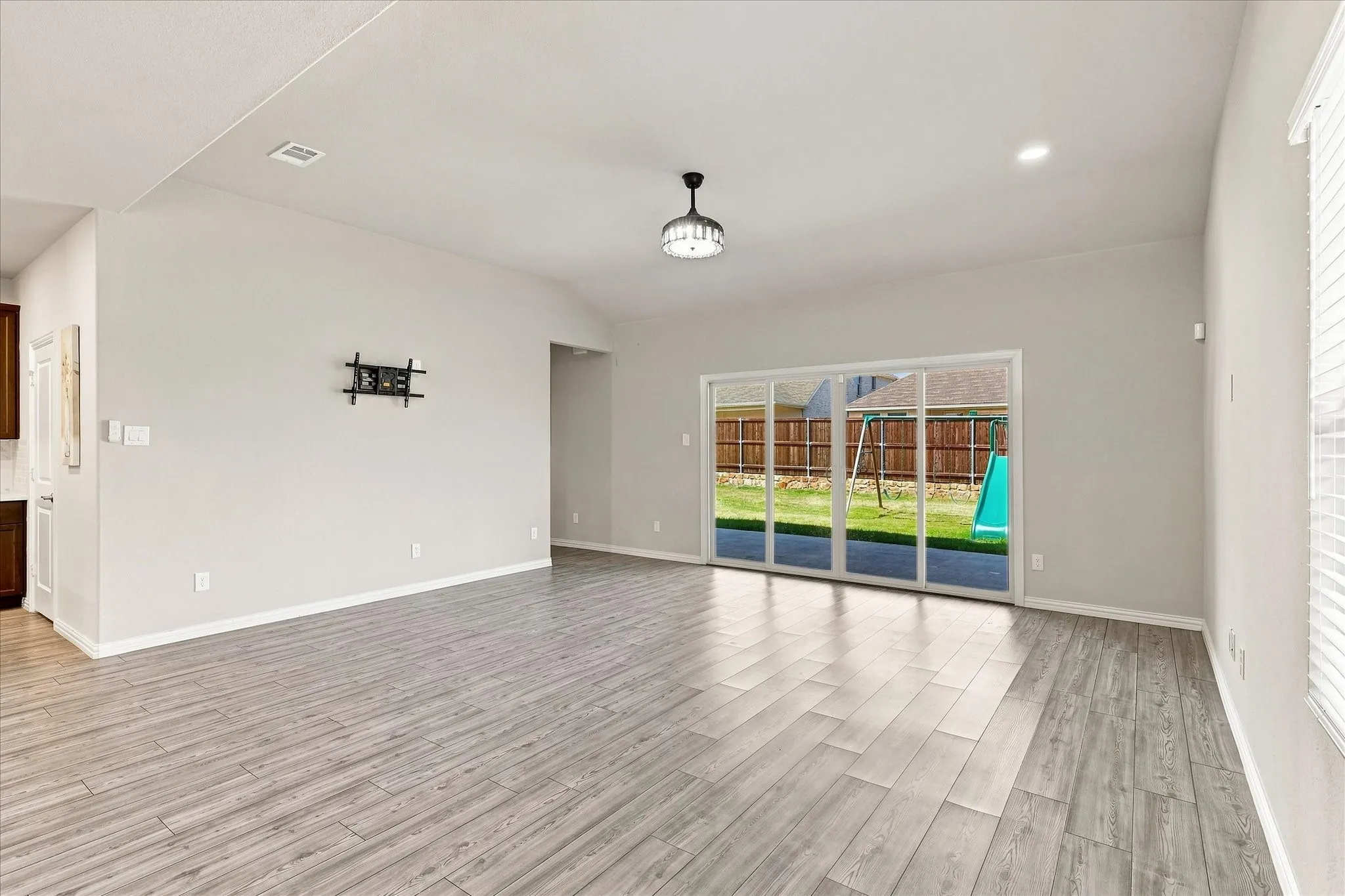 Single Family Residence For Sale in Denton County , 3316 Kingsdown Drive, Denton, Texas 76207, 4 Bedroom, 4 Bathroom, 2 Garage spaces, 3,114 Sqft, built in 2023, mls#21377693, Real Estate Agent in Denton, Homes For Sale in Denton county, Homes For Sale in Denton, Realtor in Denton Texas, Real Estate Brokerage Independent Realty Texas, Luminita Cordes Realtor