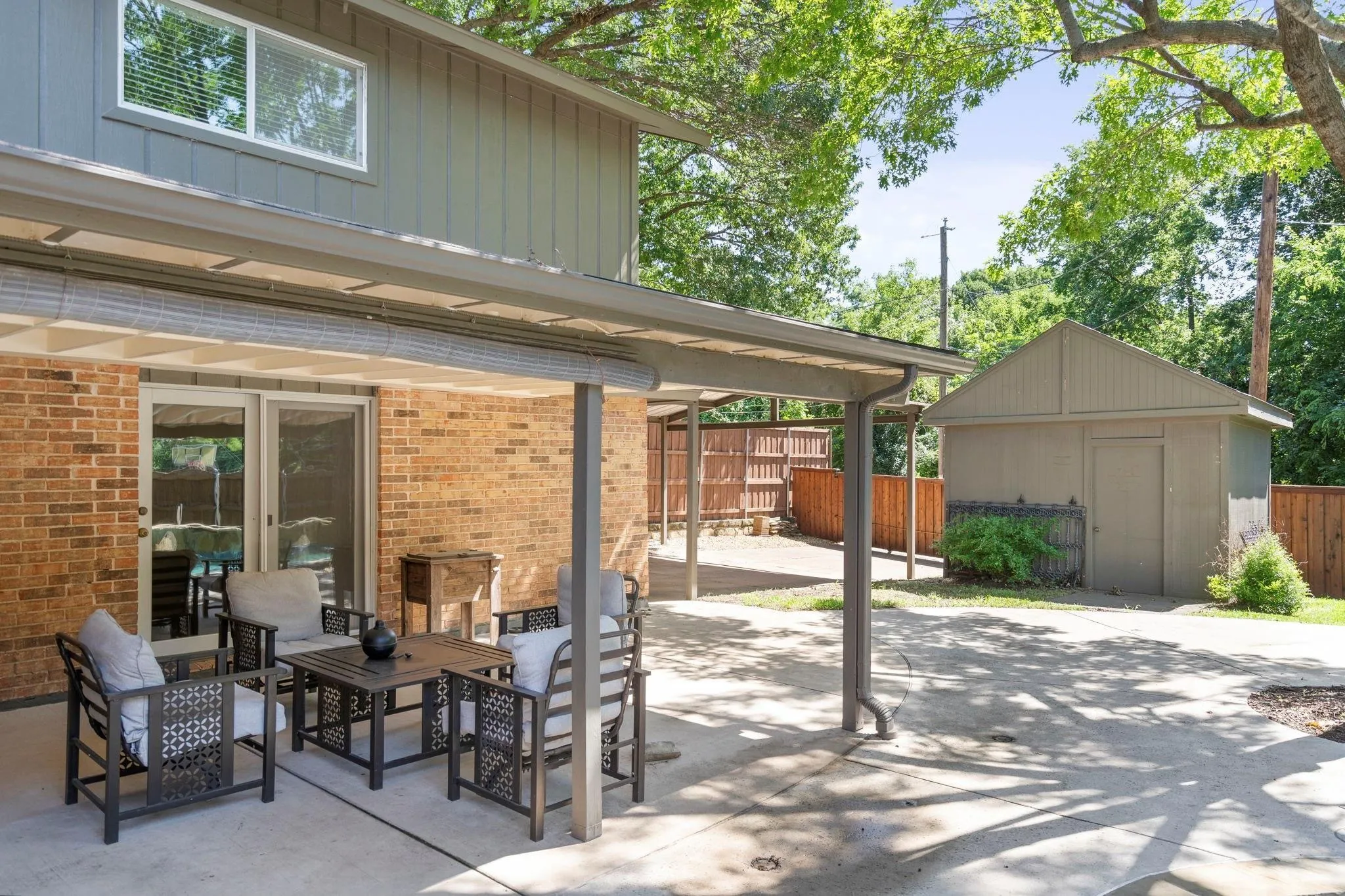 Single Family Residence For Sale in Dallas County , 7162 Carrousel Circle, Dallas, Texas 75214, 4 Bedroom, 3 Bathroom, Garage spaces, 2,493 Sqft, built in 1971, mls#21379948, Real Estate Agent in Dallas, Homes For Sale in Dallas county, Homes For Sale in Dallas, Realtor in Dallas Texas, Real Estate Brokerage Independent Realty Texas, Luminita Cordes Realtor