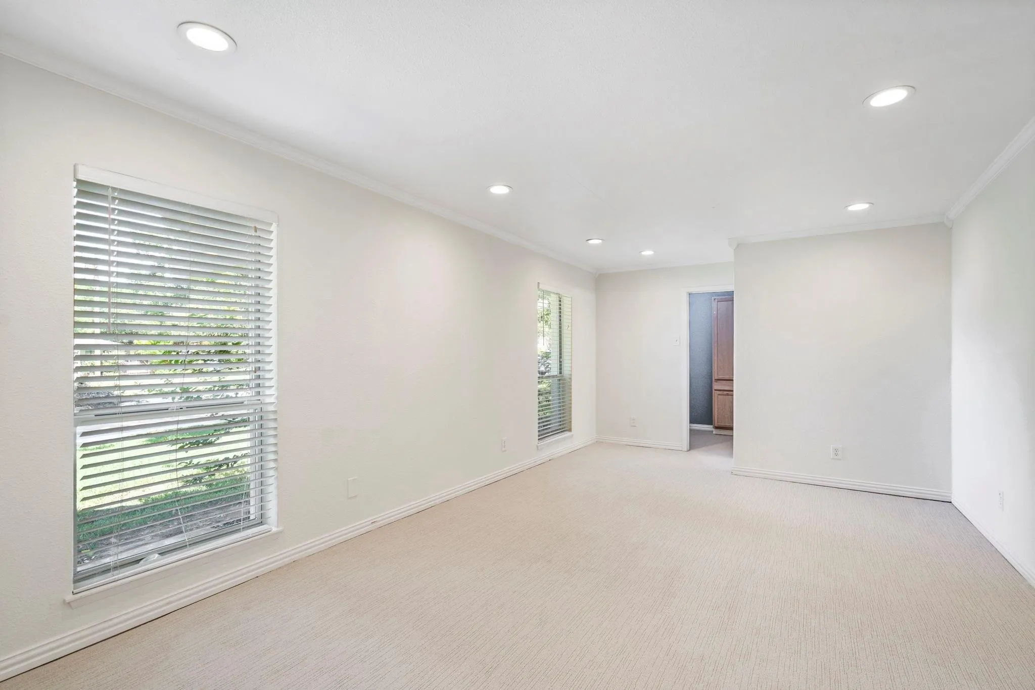 Single Family Residence For Sale in Dallas County , 7162 Carrousel Circle, Dallas, Texas 75214, 4 Bedroom, 3 Bathroom, Garage spaces, 2,493 Sqft, built in 1971, mls#21379948, Real Estate Agent in Dallas, Homes For Sale in Dallas county, Homes For Sale in Dallas, Realtor in Dallas Texas, Real Estate Brokerage Independent Realty Texas, Luminita Cordes Realtor