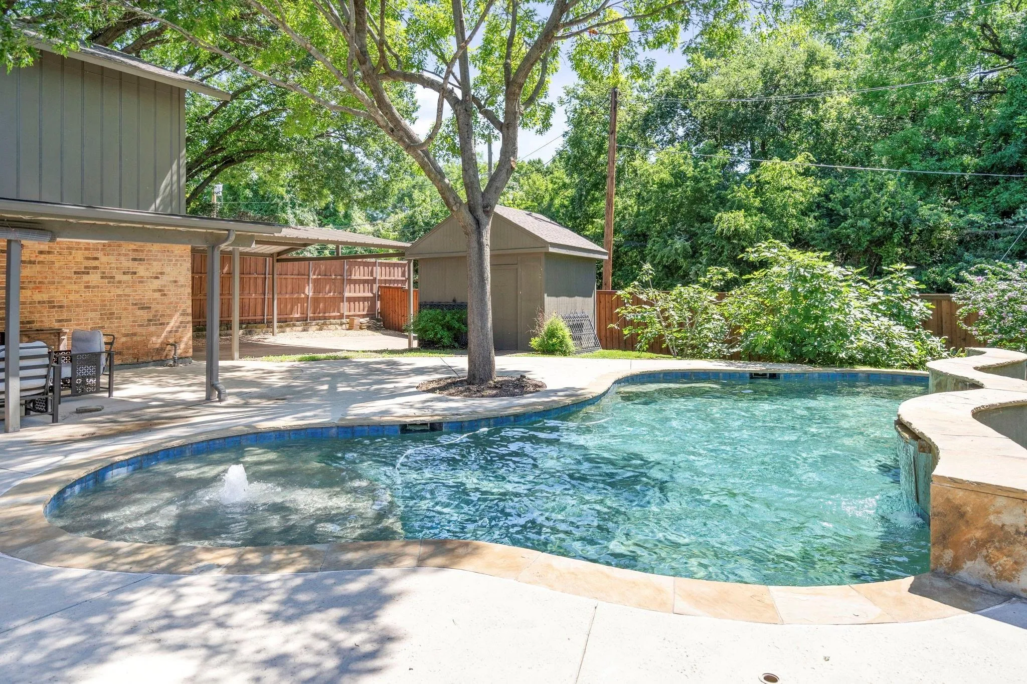 Single Family Residence For Sale in Dallas County , 7162 Carrousel Circle, Dallas, Texas 75214, 4 Bedroom, 3 Bathroom, Garage spaces, 2,493 Sqft, built in 1971, mls#21379948, Real Estate Agent in Dallas, Homes For Sale in Dallas county, Homes For Sale in Dallas, Realtor in Dallas Texas, Real Estate Brokerage Independent Realty Texas, Luminita Cordes Realtor