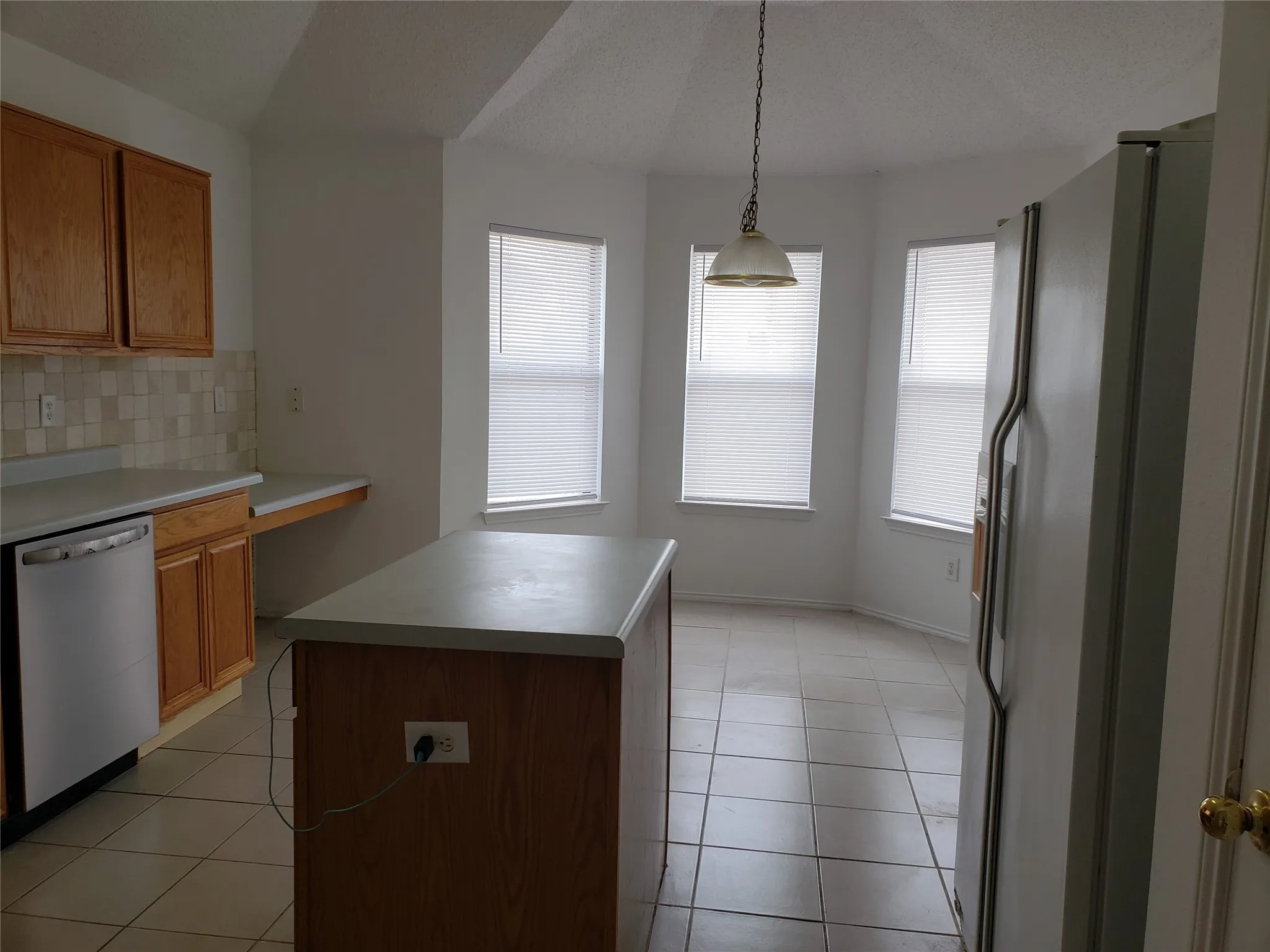Single Family Residence For Rent in Collin County , 1208 Berkshire Court, Allen, Texas 75002, 3 Bedroom, 2 Bathroom, 2 Garage spaces, 1,890 Sqft, built in 1997, mls#21379921, Real Estate Agent in Allen, Homes For Rent in Collin county, Homes For Rent in Allen, Realtor in Allen Texas, Real Estate Brokerage Independent Realty Texas, Luminita Cordes Realtor