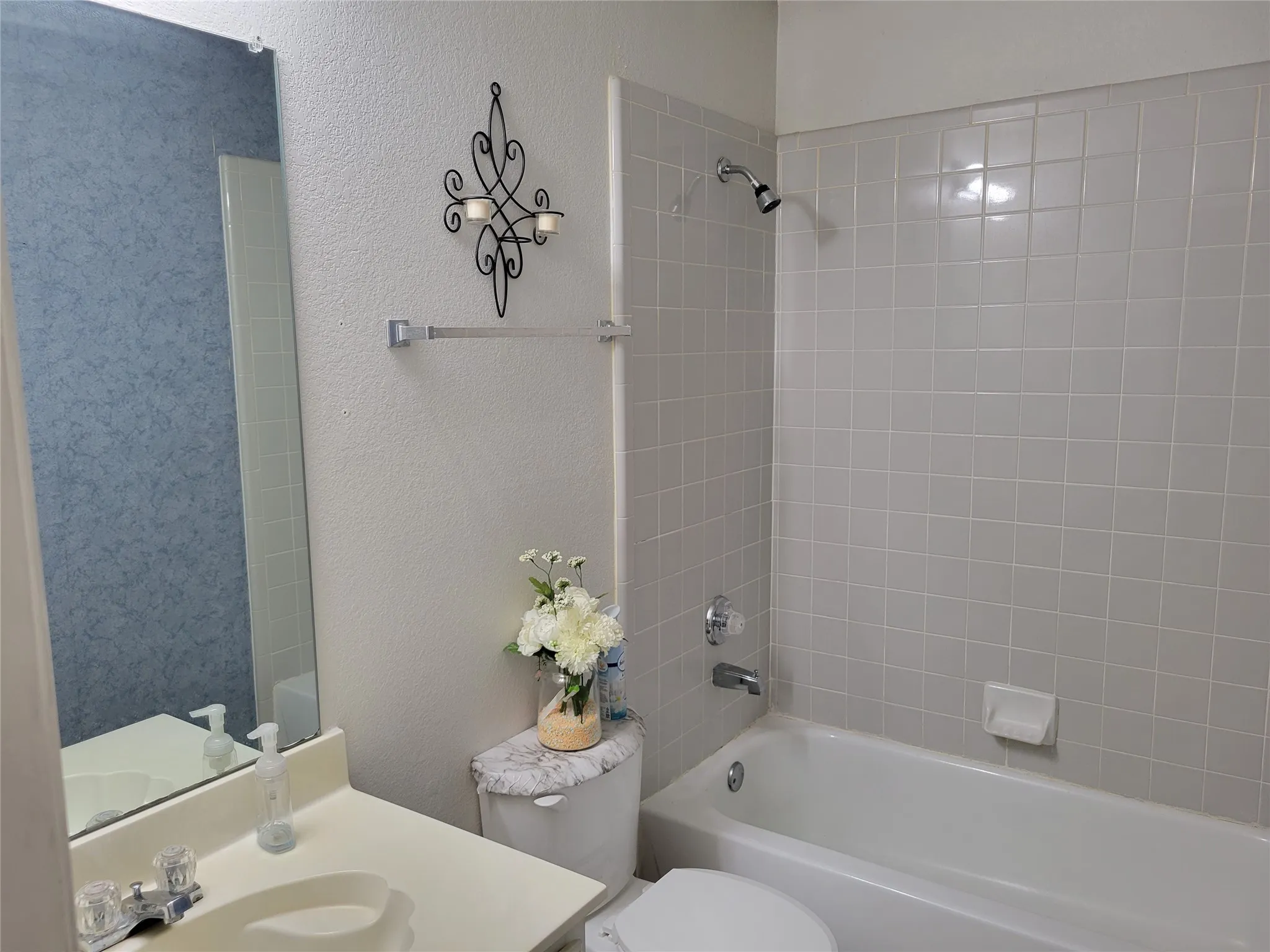 Single Family Residence For Rent in Collin County , 1208 Berkshire Court, Allen, Texas 75002, 3 Bedroom, 2 Bathroom, 2 Garage spaces, 1,890 Sqft, built in 1997, mls#21379921, Real Estate Agent in Allen, Homes For Rent in Collin county, Homes For Rent in Allen, Realtor in Allen Texas, Real Estate Brokerage Independent Realty Texas, Luminita Cordes Realtor
