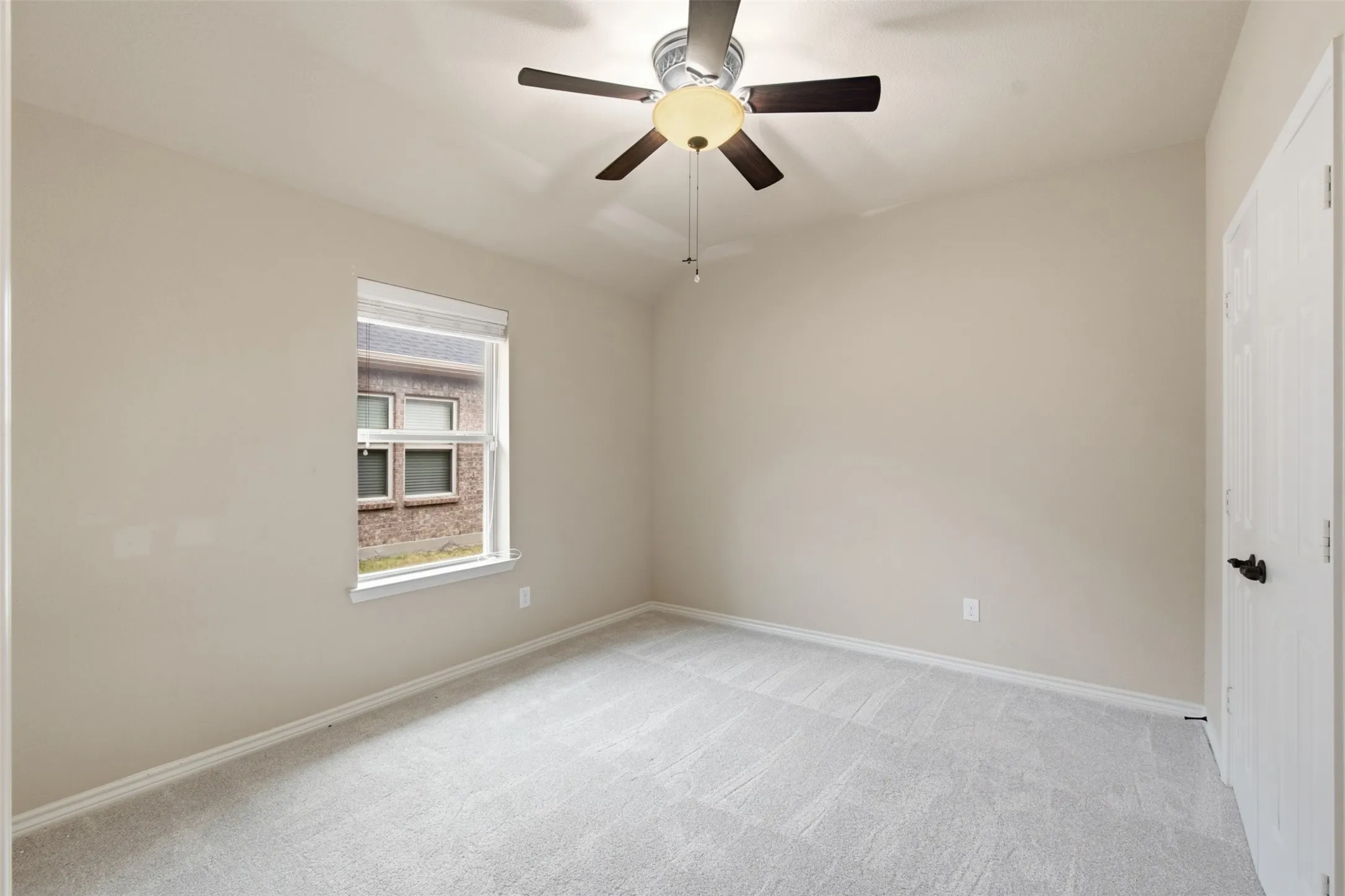 Single Family Residence For Sale in Hunt County , 2912 Glenoaks Drive, Royse City, Texas 75189, 4 Bedroom, 2 Bathroom, 2 Garage spaces, 2,149 Sqft, built in 2011, mls#21379850, Real Estate Agent in Royse City, Homes For Sale in Hunt county, Homes For Sale in Royse City, Realtor in Royse City Texas, Real Estate Brokerage Independent Realty Texas, Luminita Cordes Realtor