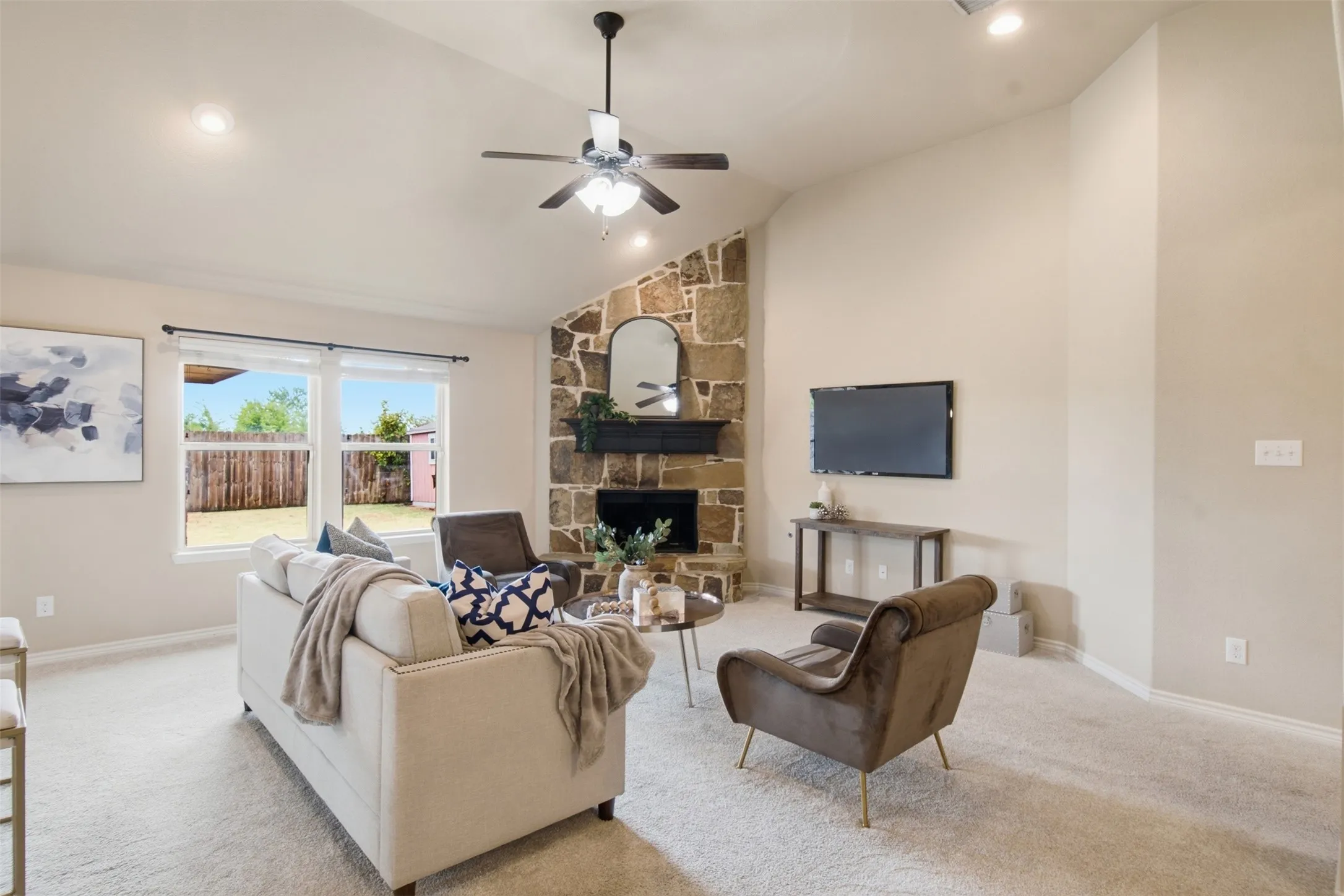 Single Family Residence For Sale in Hunt County , 2912 Glenoaks Drive, Royse City, Texas 75189, 4 Bedroom, 2 Bathroom, 2 Garage spaces, 2,149 Sqft, built in 2011, mls#21379850, Real Estate Agent in Royse City, Homes For Sale in Hunt county, Homes For Sale in Royse City, Realtor in Royse City Texas, Real Estate Brokerage Independent Realty Texas, Luminita Cordes Realtor
