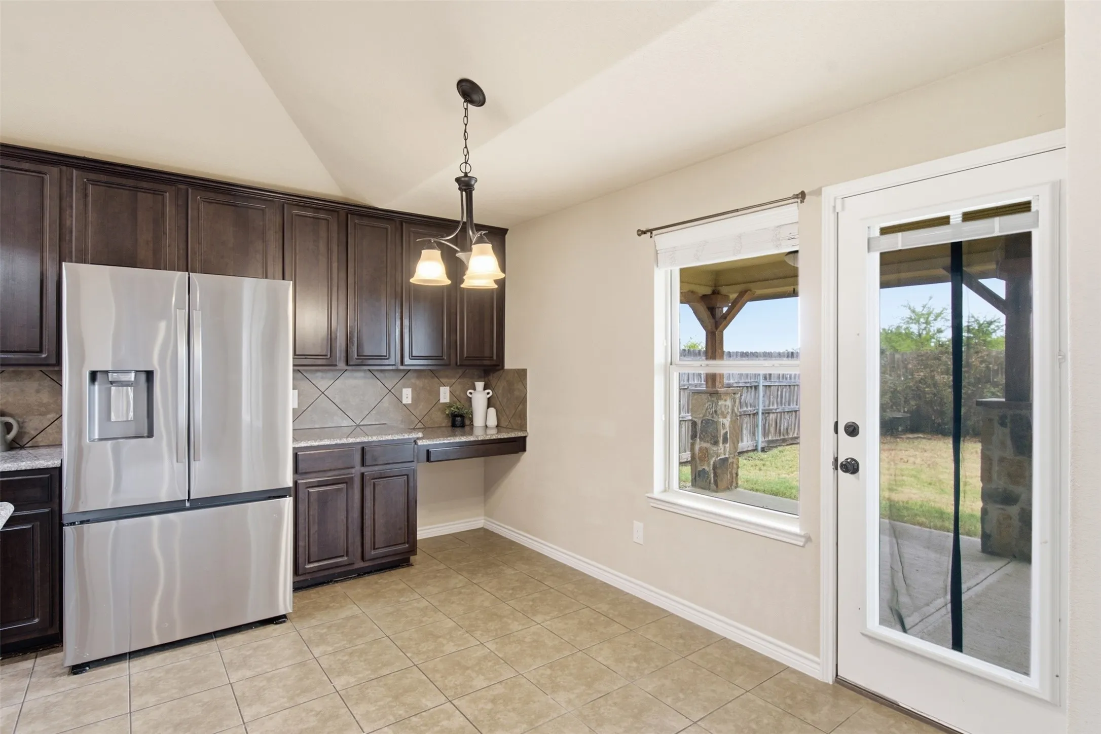 Single Family Residence For Sale in Hunt County , 2912 Glenoaks Drive, Royse City, Texas 75189, 4 Bedroom, 2 Bathroom, 2 Garage spaces, 2,149 Sqft, built in 2011, mls#21379850, Real Estate Agent in Royse City, Homes For Sale in Hunt county, Homes For Sale in Royse City, Realtor in Royse City Texas, Real Estate Brokerage Independent Realty Texas, Luminita Cordes Realtor